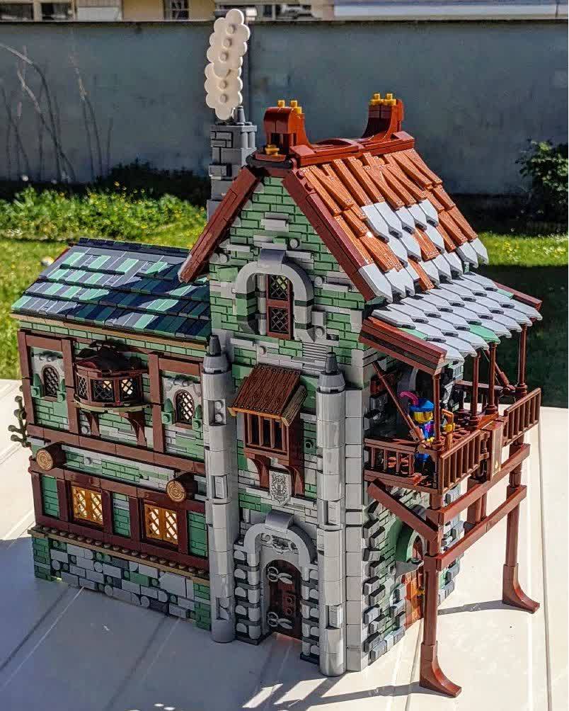 Lego Moc - The medieval house by @gui.lego . #diorama...