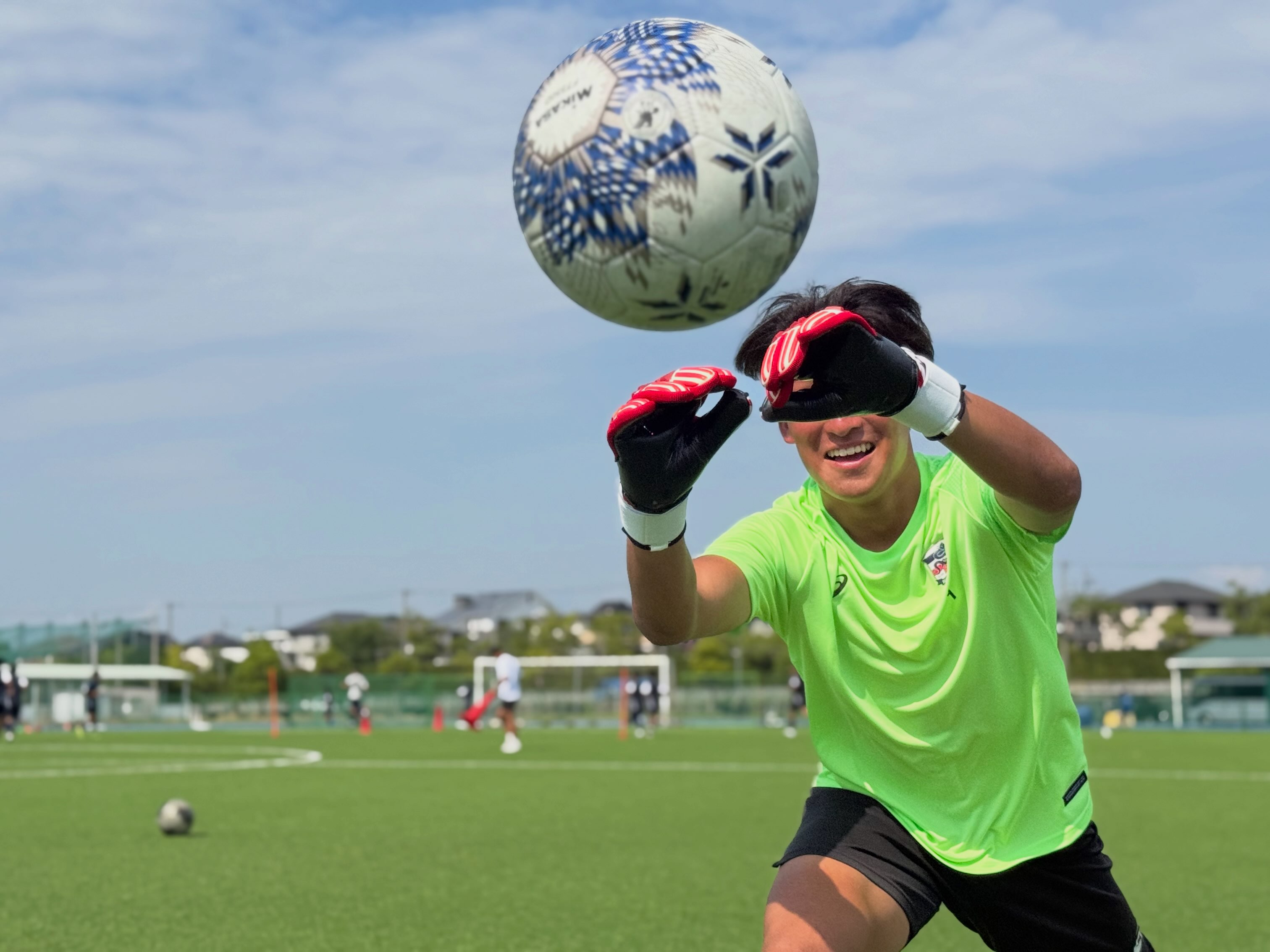 🟥 ユニフォーム変更のお知らせ 🟦 …⚽️ 滝川第二高校サッカー部の