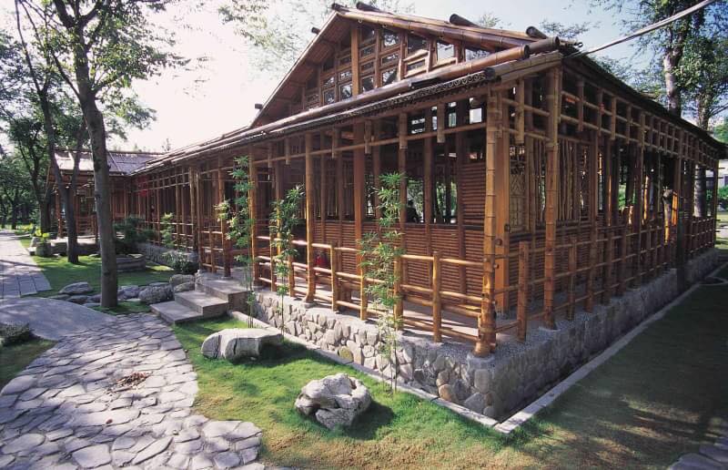 靜思語 - 1999.8.20 靜思竹軒。 動工 採用插榫、擠籠古法搭建的竹屋...