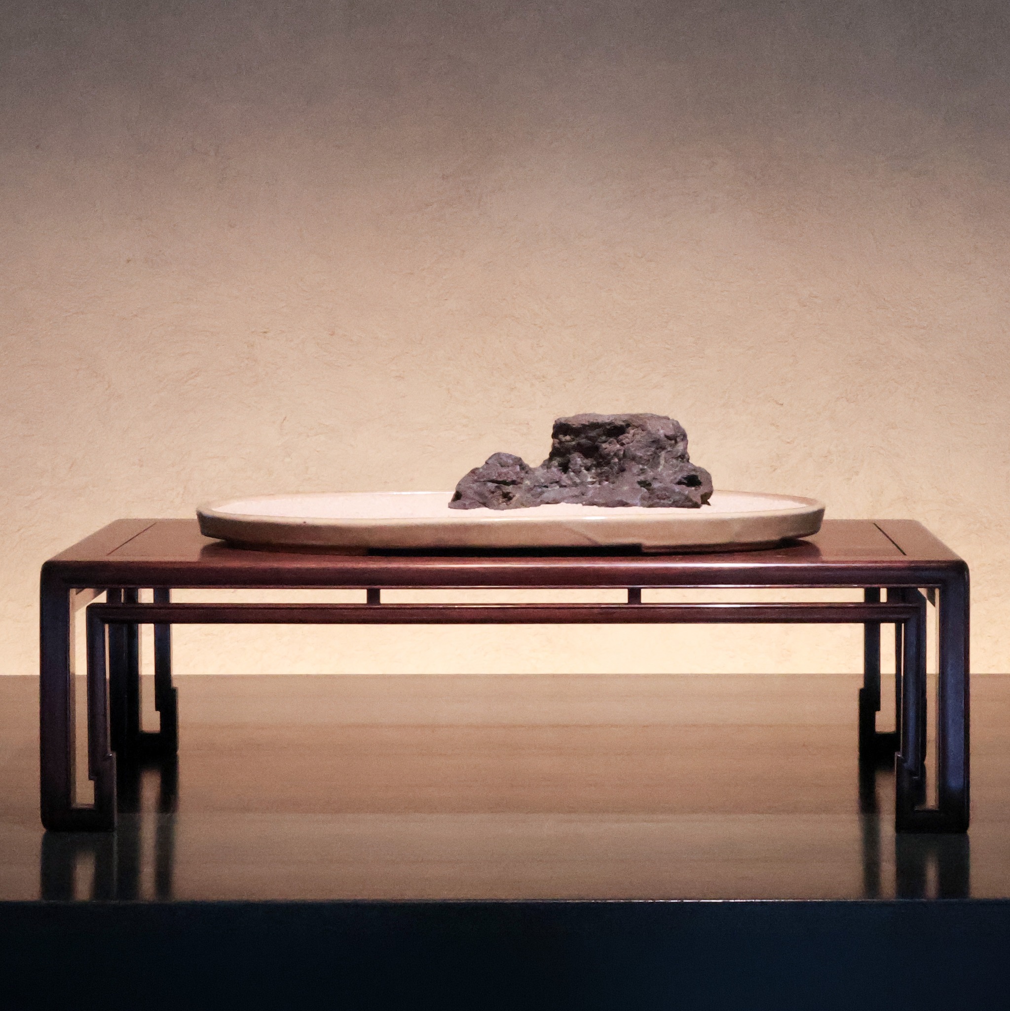 現在の展示 Current Exhibition 貴船糸掛石 銘「起雲」 京都貴船川に産