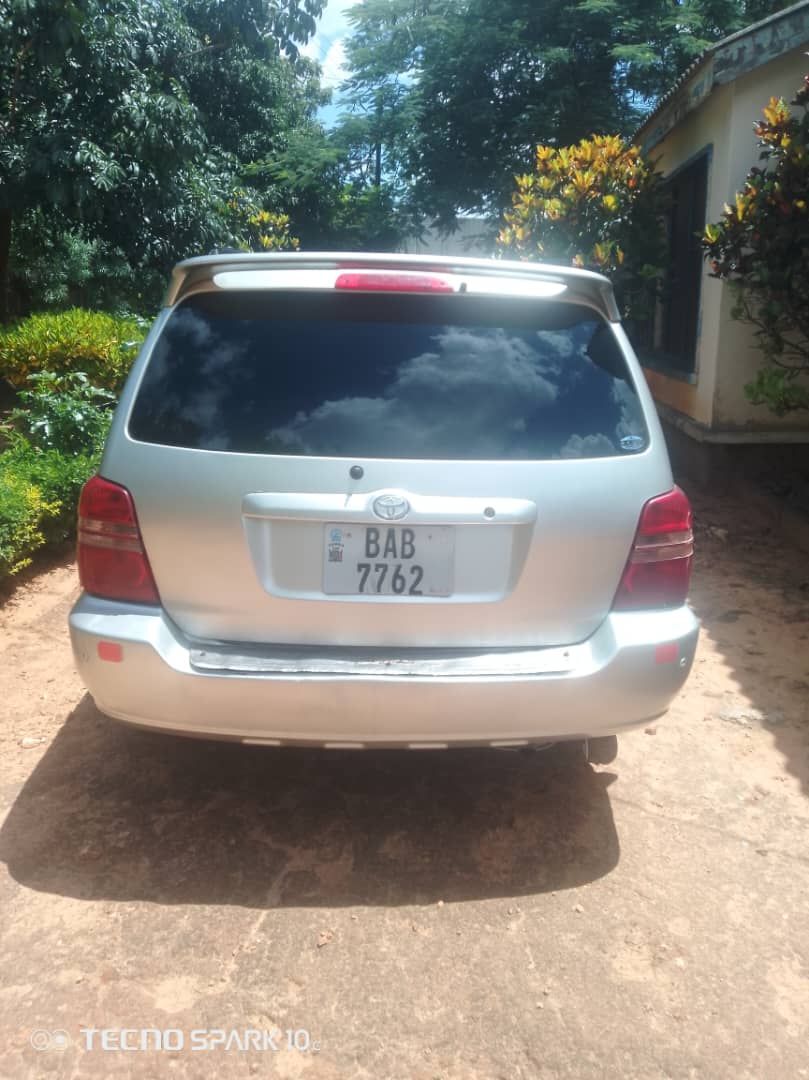 Reduced to k75 pin negotiable.Toyota kluger full time runner