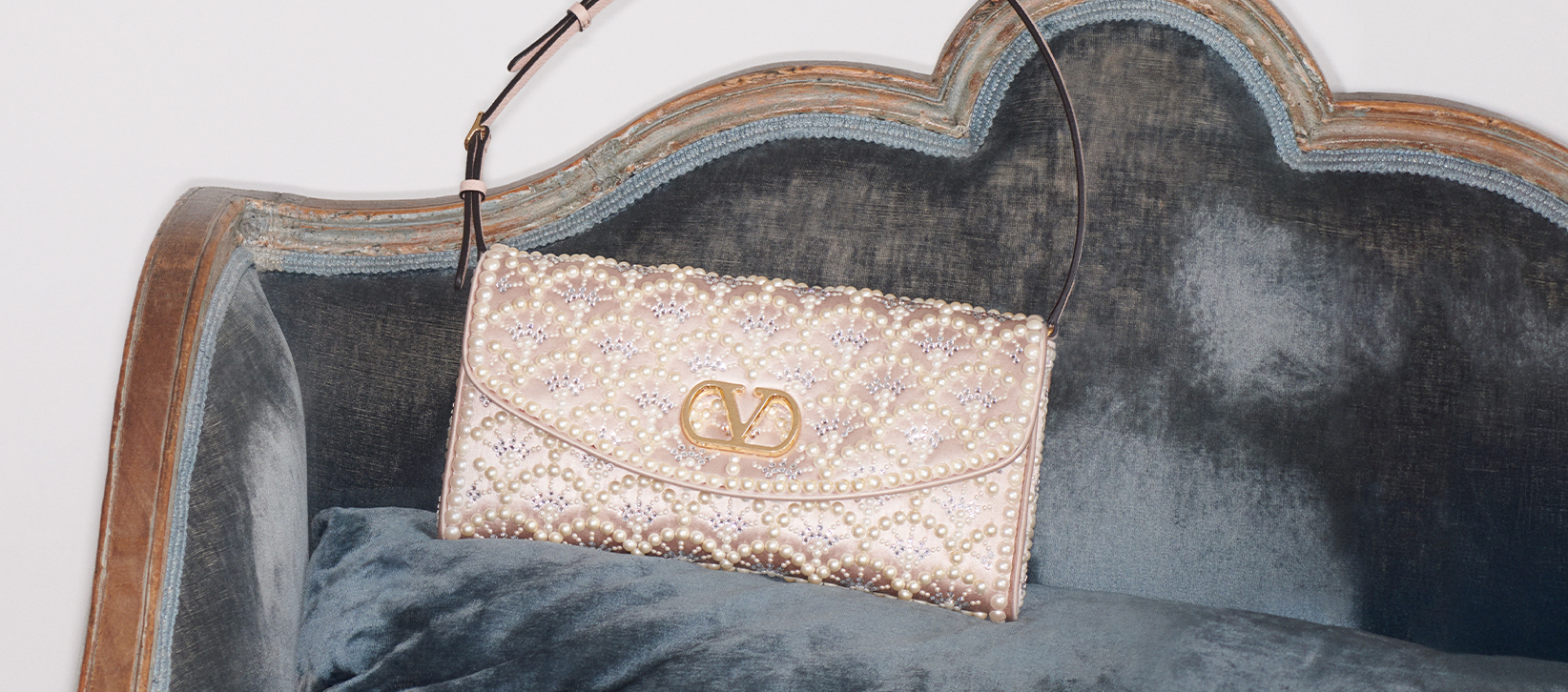 Valentino - The legendary macramé of the Maison is interpreted for