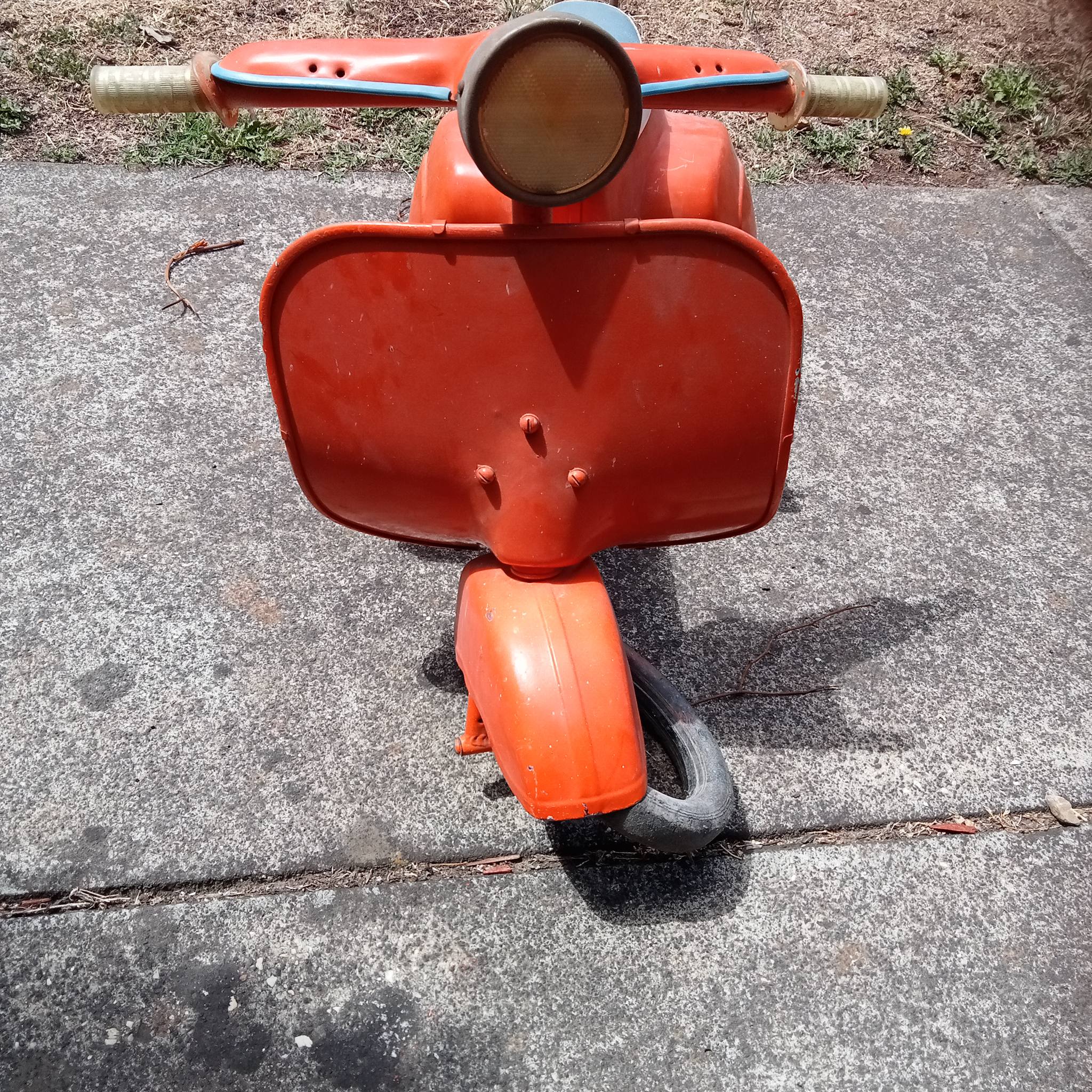 Who made Young Lion pedal scooters and where to find replacement 