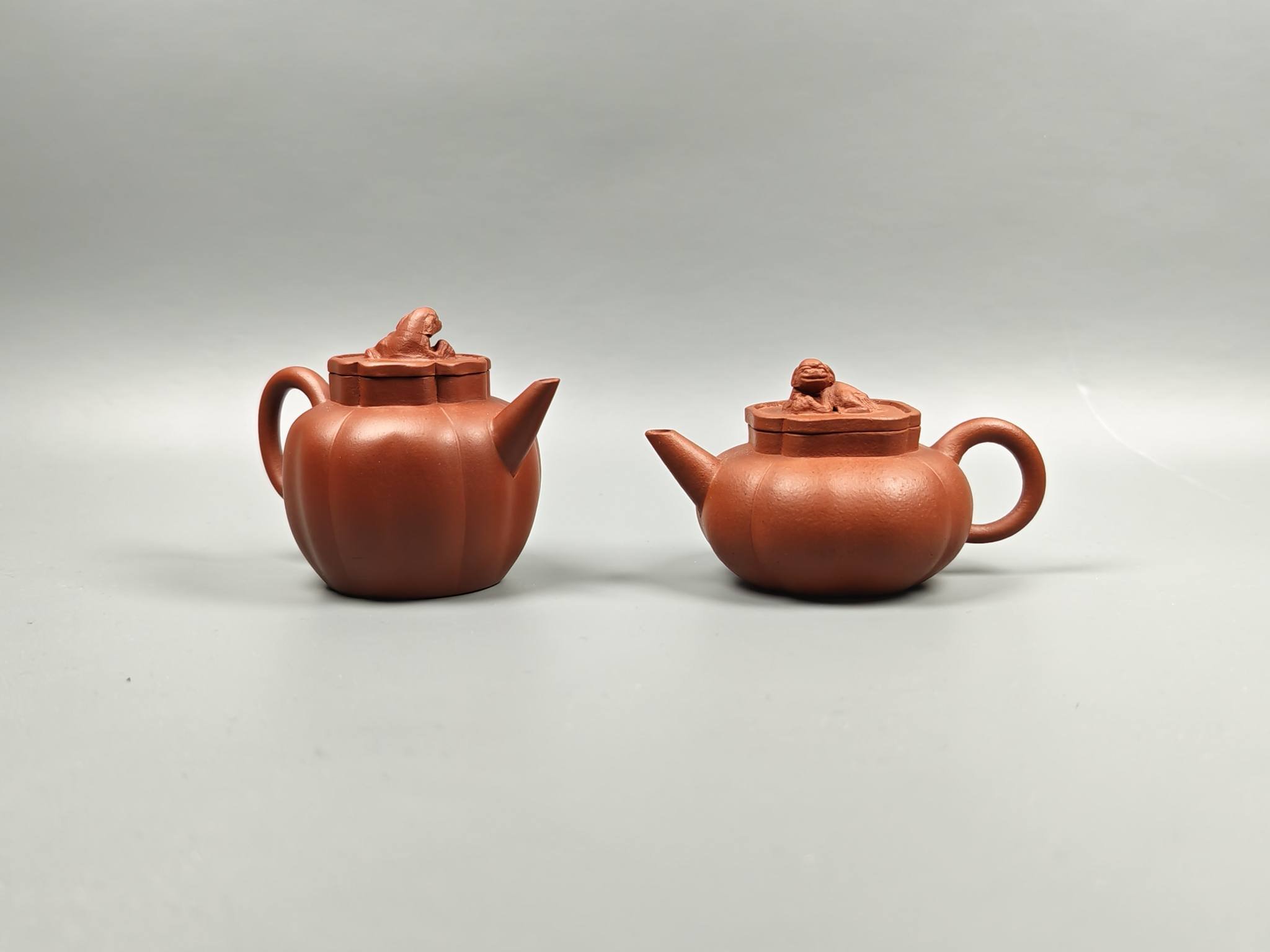 Zisha - 清末民初-朱泥壶Find out more at www.zishaartgallery.com OR