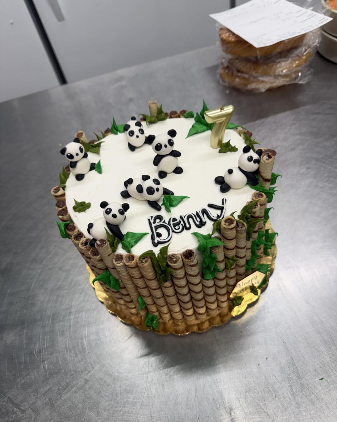 The pandas found their home 🐼 🎂