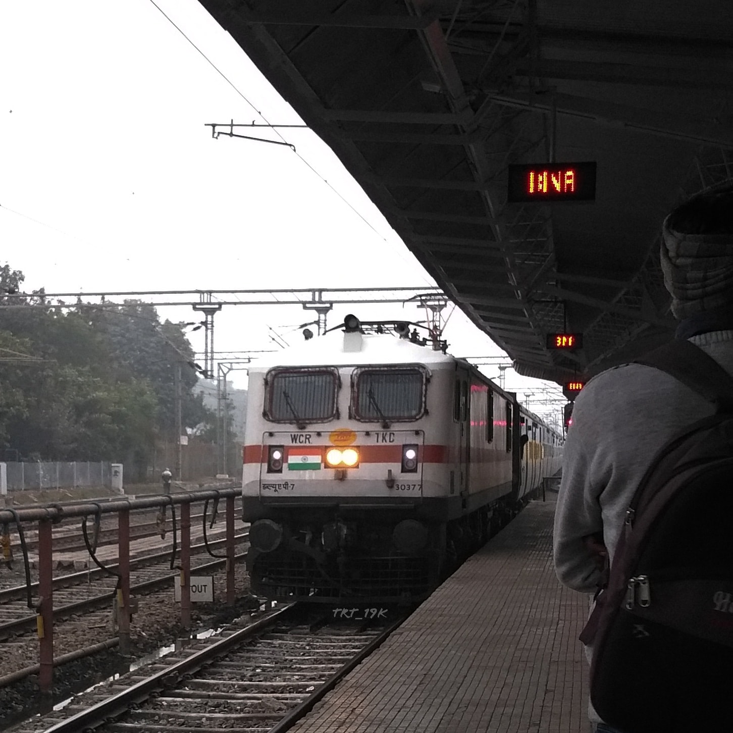 The Rail Tàçkér - Hazrat Nizamuddin bound 12807...
