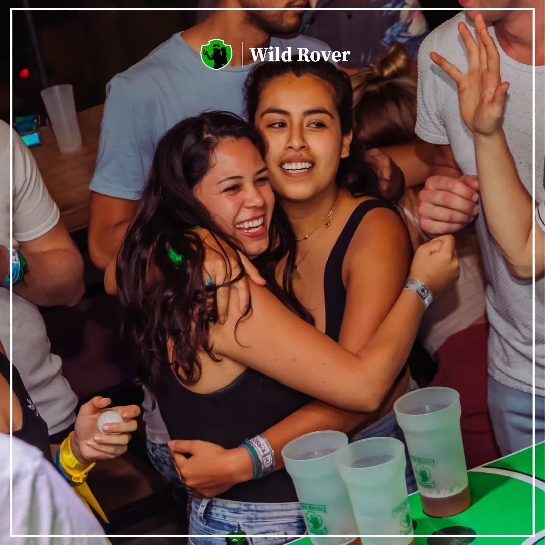 EL SABOR DE LA VICTORIA 🍻... - Wild Rover Hostel Huacachina