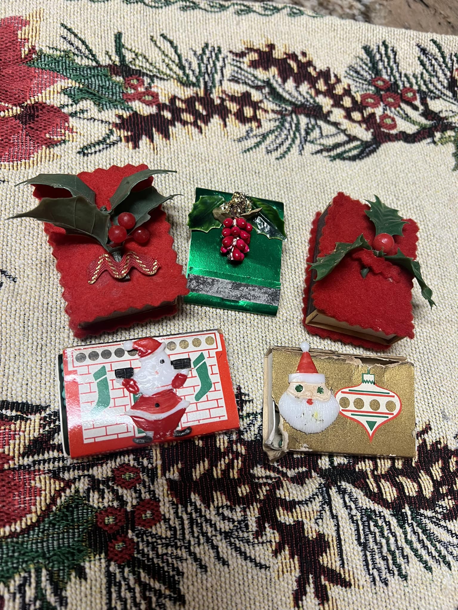 NFS This is a Brinnco 1950's NOEL set. Foil labels on bottom say