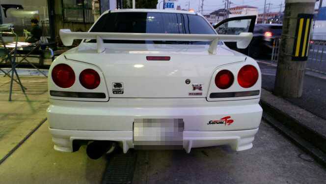 ER34スカイラインのテール加工っす(^_^)v 4ドアテールを2ドアテールに