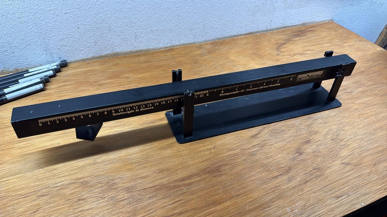 How to fix a golf club scale with missing weight?