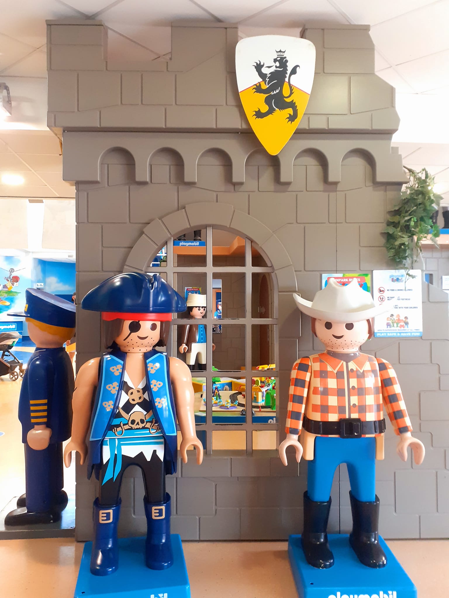PLAYMOBIL ATM Playset – Working ATM Bank With Figures, Money, Card & Accessories