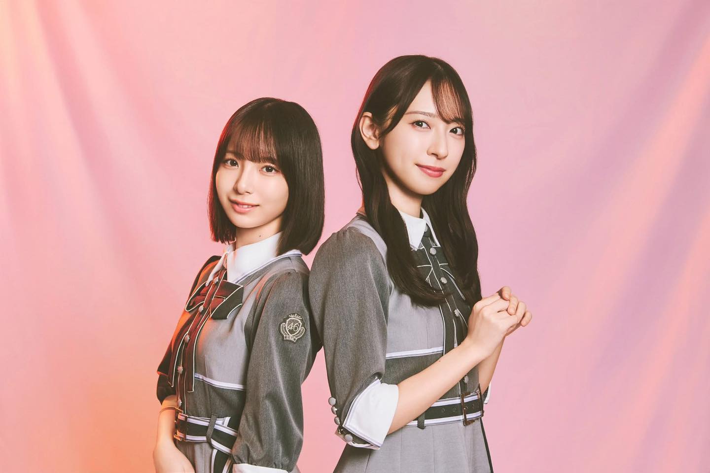 小坂菜緒 こさかなが本棚見せてくれた😄💕 #日向坂46 #日向坂
