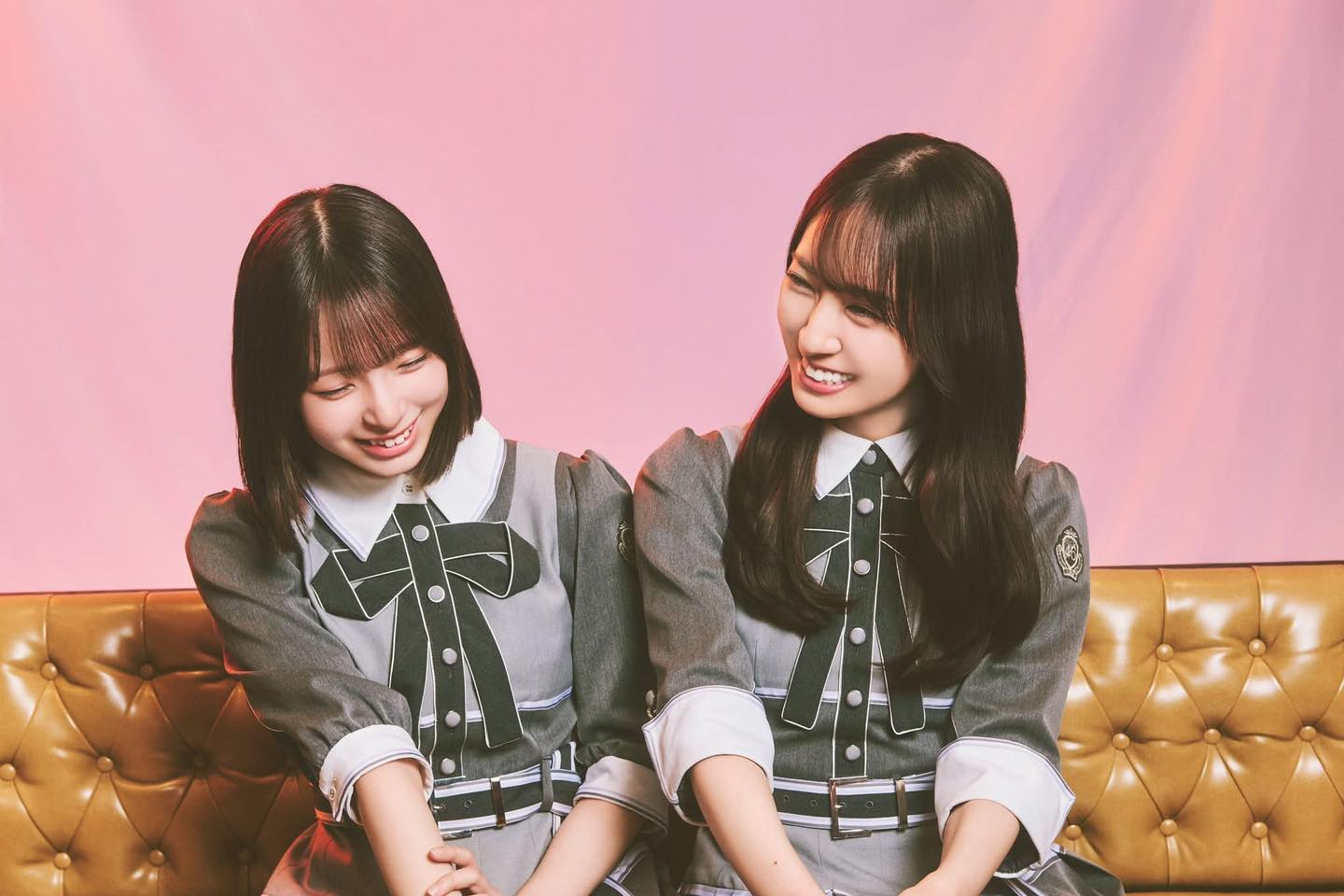小坂菜緒 こさかなが本棚見せてくれた😄💕 #日向坂46 #日向坂