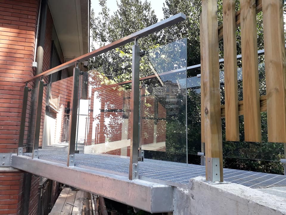 Vaso Fioriera Da Balcone Rettangolare Per Ringhiera Da Esterno Per Fio E Piante Verde 2 1024x1024