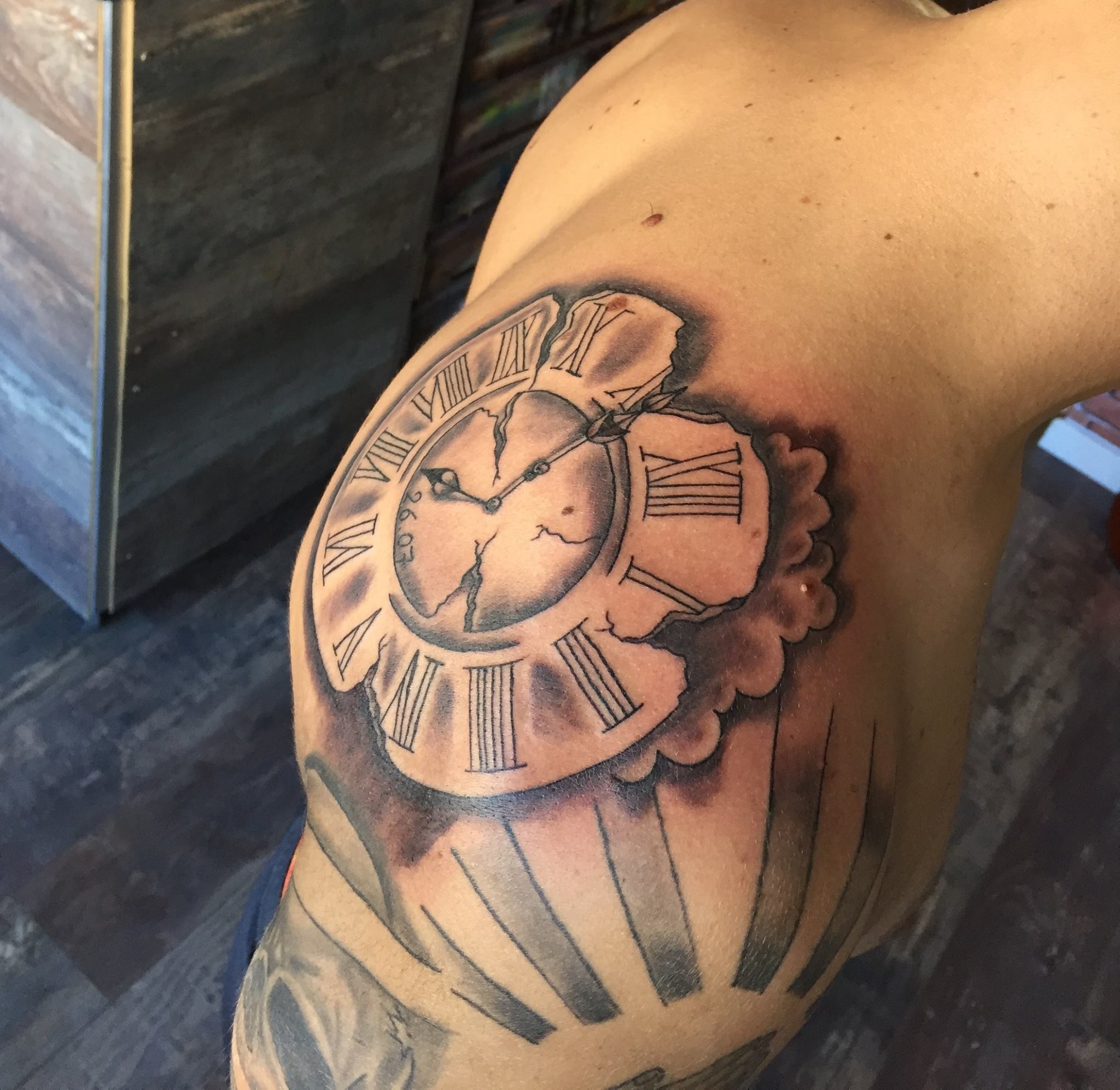 Tatouage Montre A Gousset Cassé