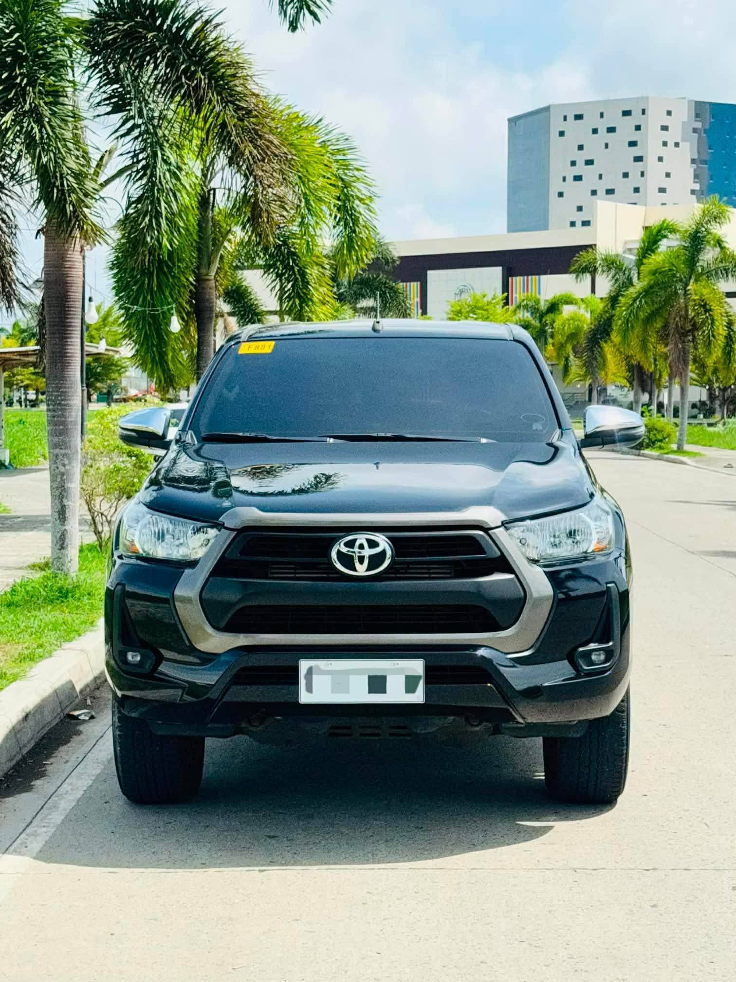 Toyota Hilux E 2023 Manual Attitude Black Mica Mileage: 35k DP