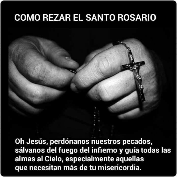 COMO REZAR EL SANTO ROSARIO 1. Hacer el signo de la cruz y rezar el ...