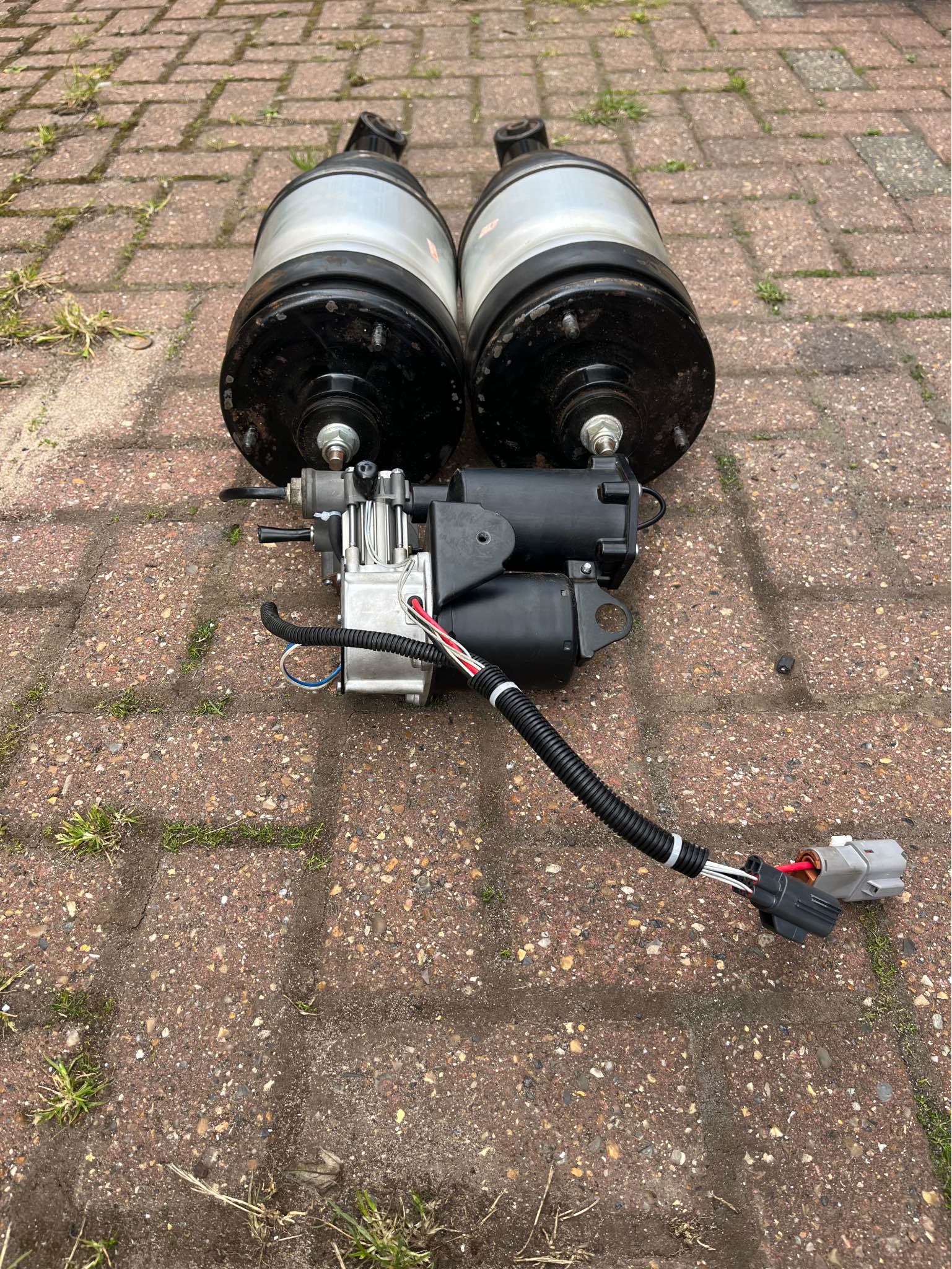 X2 Rear Air Springs And Air Compressor for Range Rover Sport - Car ...
