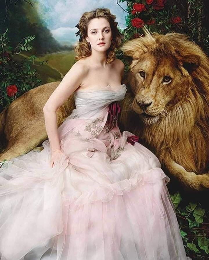 drew barrymore gold dress She was serving renaissance fantasy before it was even a trend at the 1998 Ever After gala in Rome is still one of those looks that feels ahead of its ever after red dress