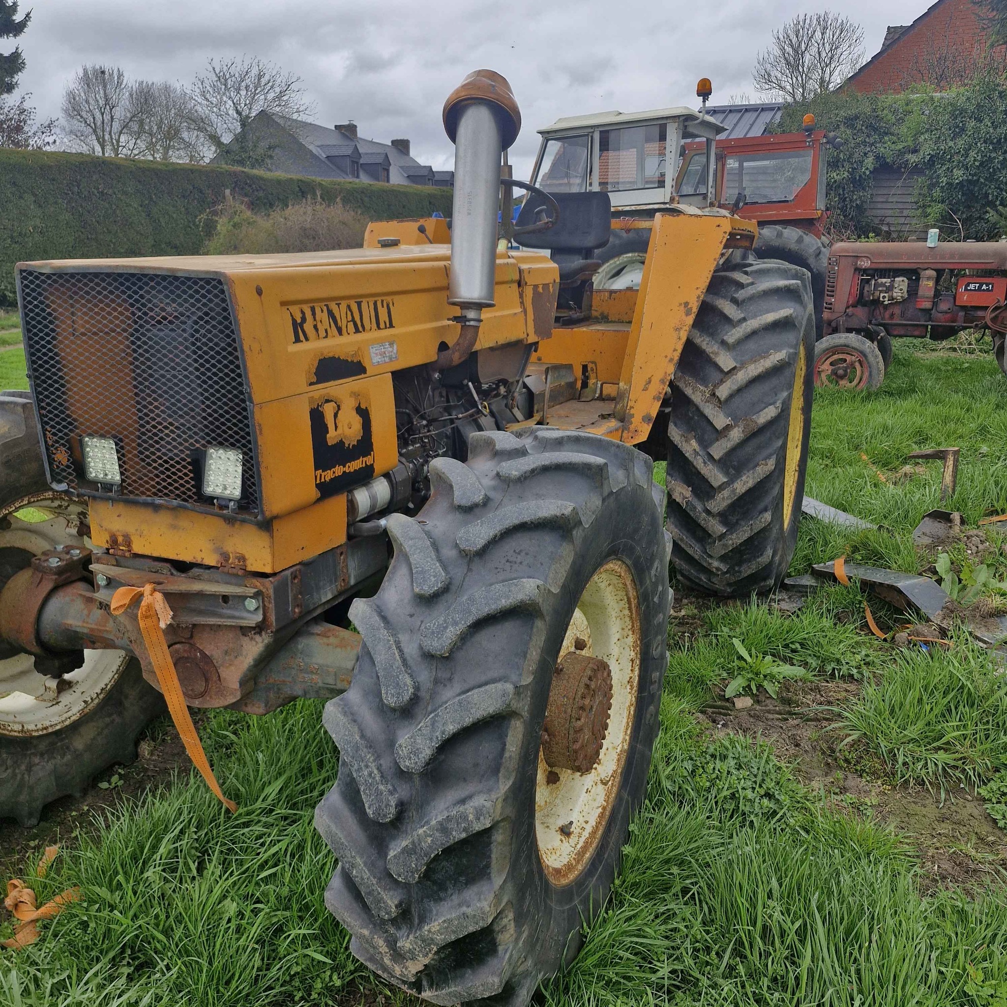 tracteur-renault-7514-4x4-lawn-mowers-gembloux-facebook