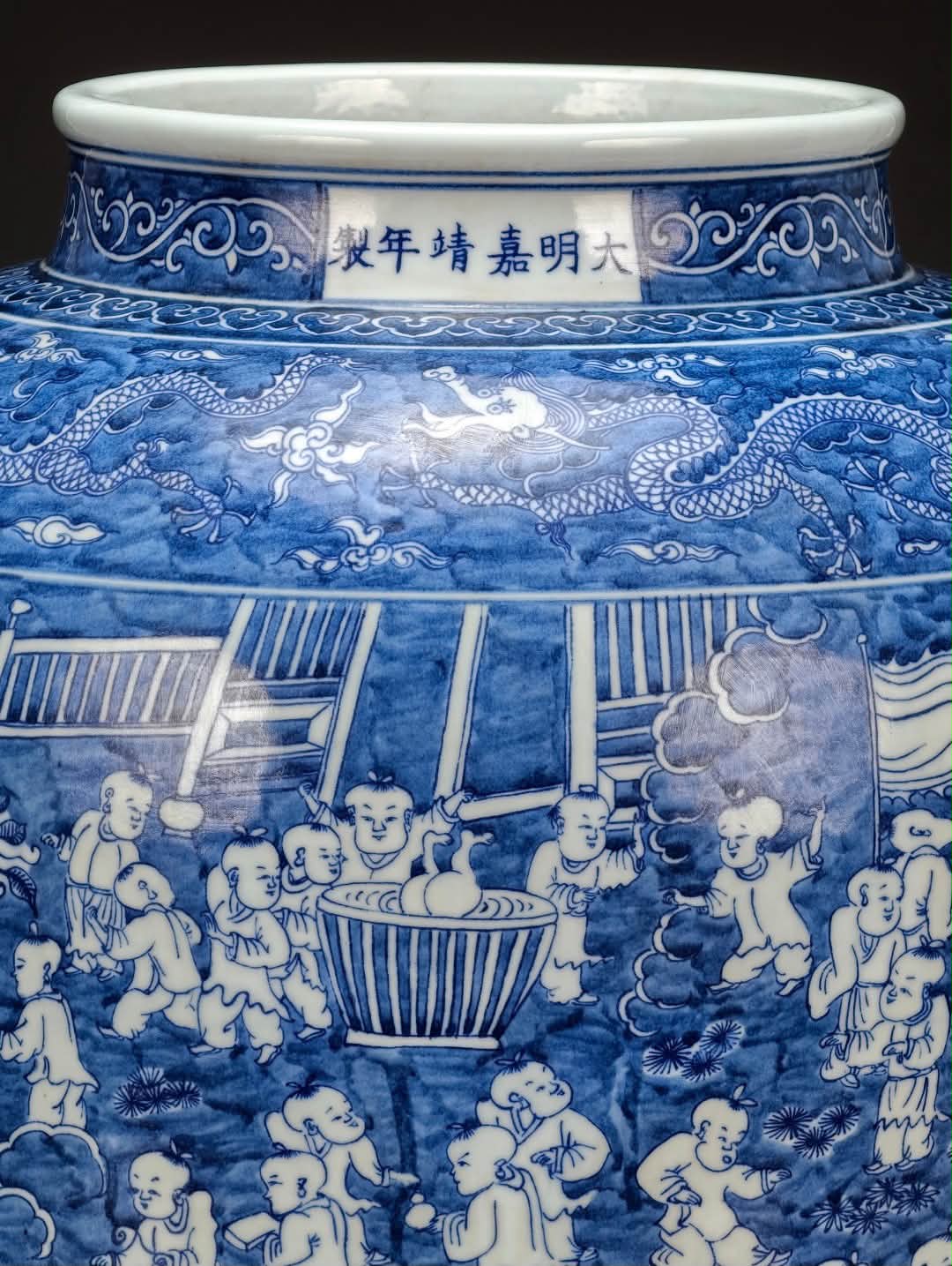 ♢大尺寸【大明嘉靖年制】青花通景满绘《百子婴戏图》纹罐。 ✪图中罐