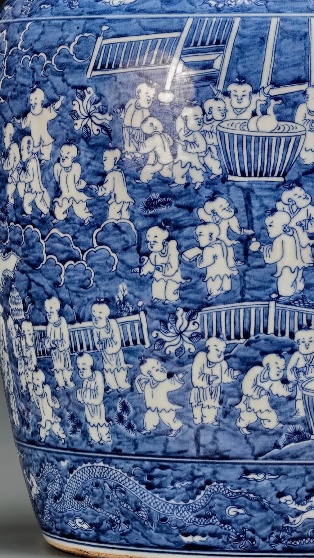♢大尺寸【大明嘉靖年制】青花通景满绘《百子婴戏图》纹罐。 ✪图中罐