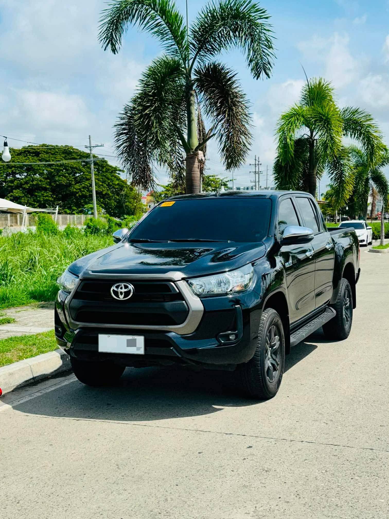 Toyota Hilux E 2023 Manual Attitude Black Mica Mileage: 35k DP