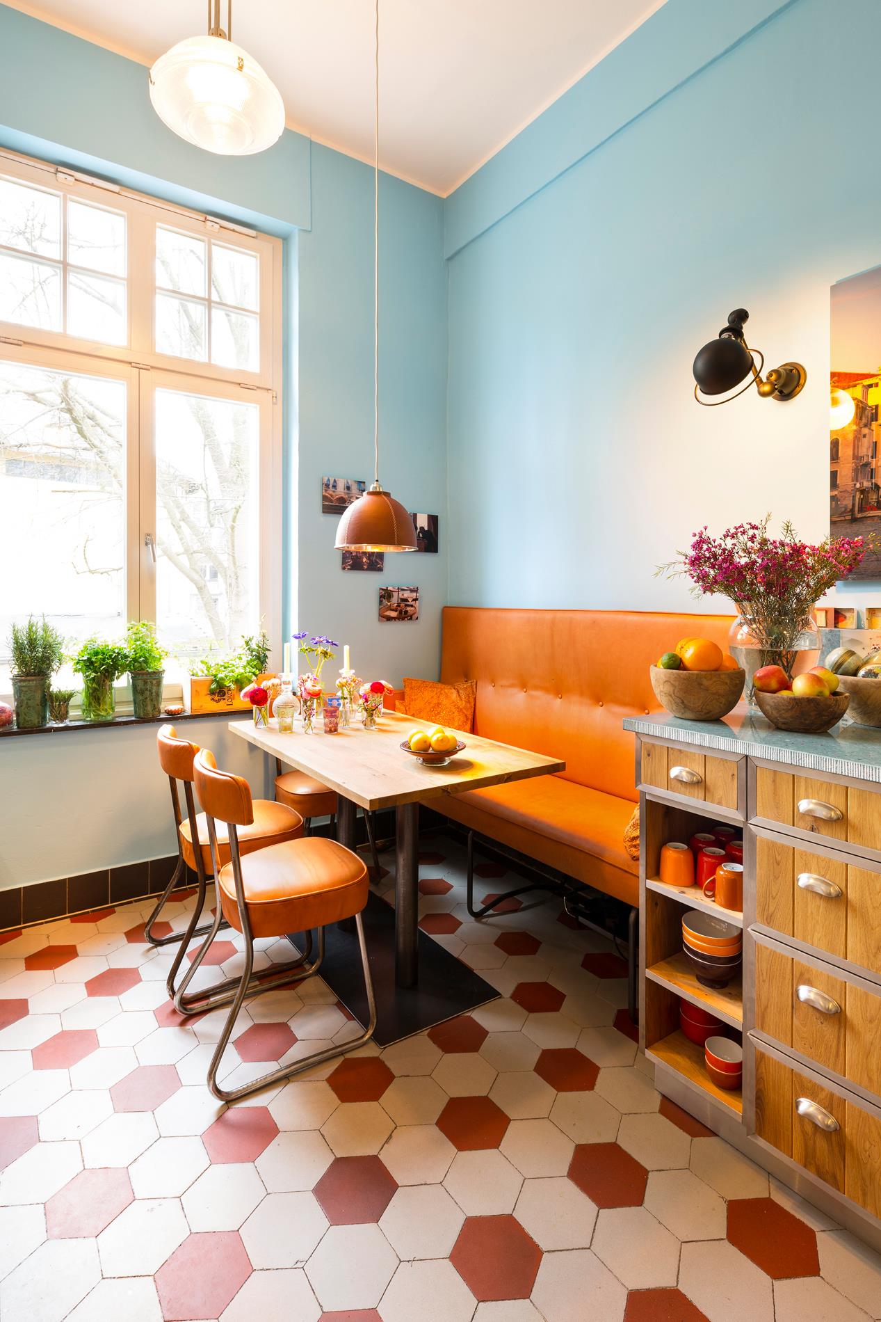 gemütliche Sitzecke in einer Düsseldorf Küche! Design: Uwe van Afferden, Foto: kolografie.de #dieduesseldorferkueche #duesseldorferkueche #duesseldorf #düsseldorf #unterbilk #kueche #küchen #küchenins