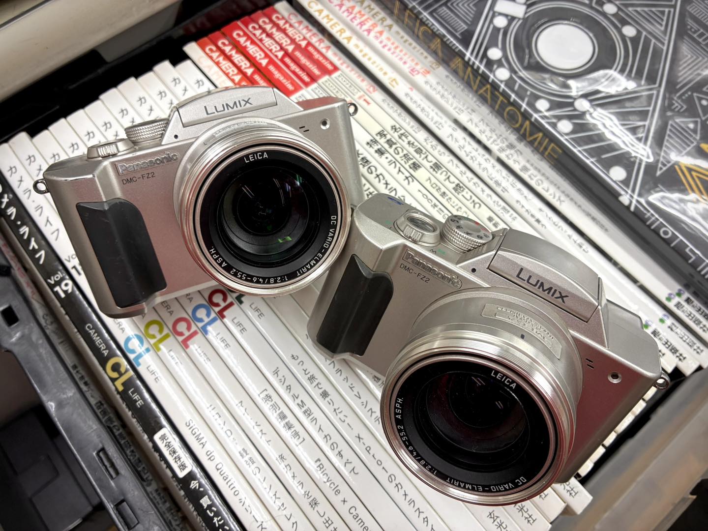 パナソニック DMC FZ-2」 23年も前のデジタルカメラが偶然2台揃う。 1 