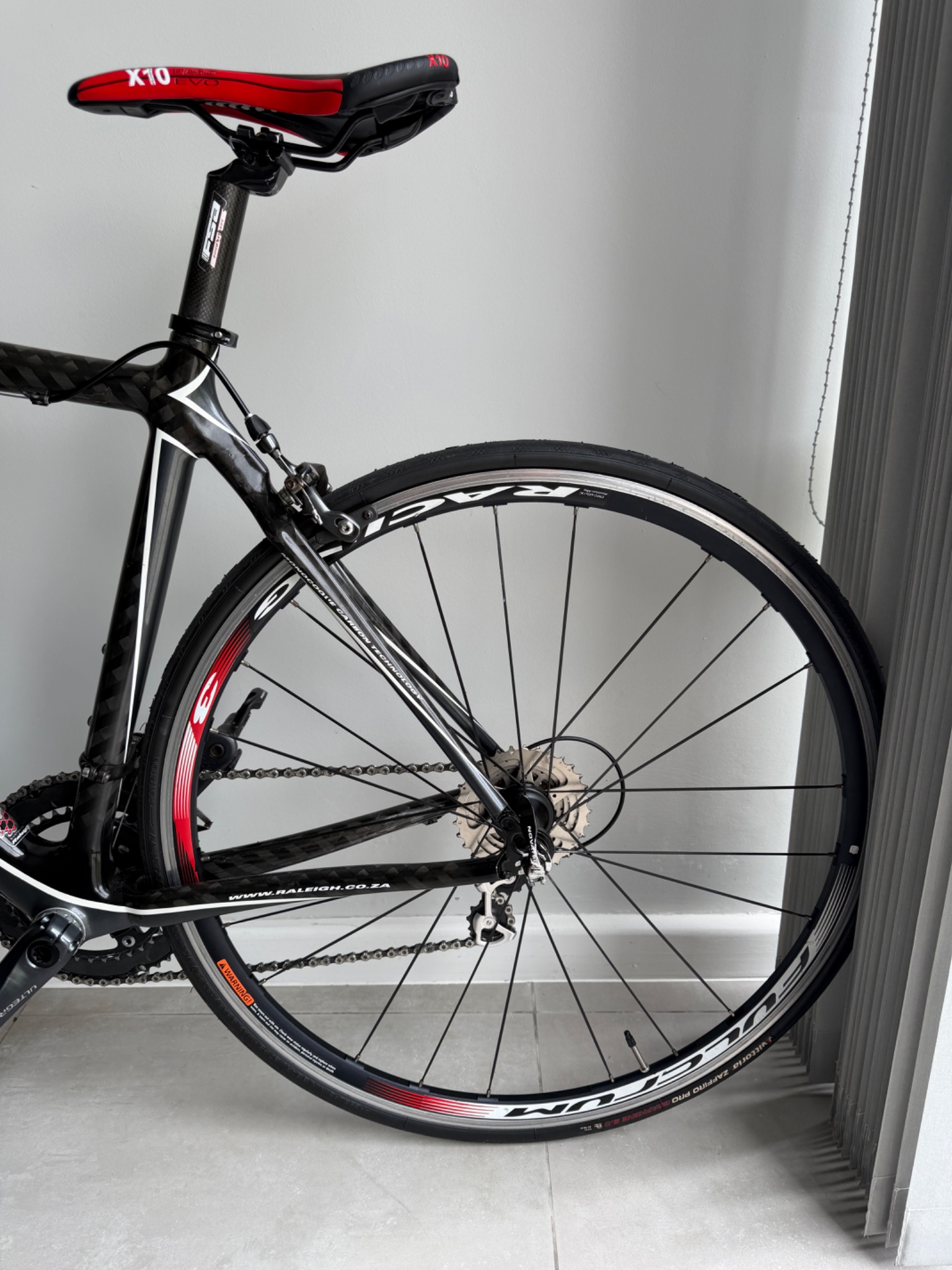 Raleigh RC6000C Full Carbon Ultegra / 105 10 Speed - Bicycles - Cape ...