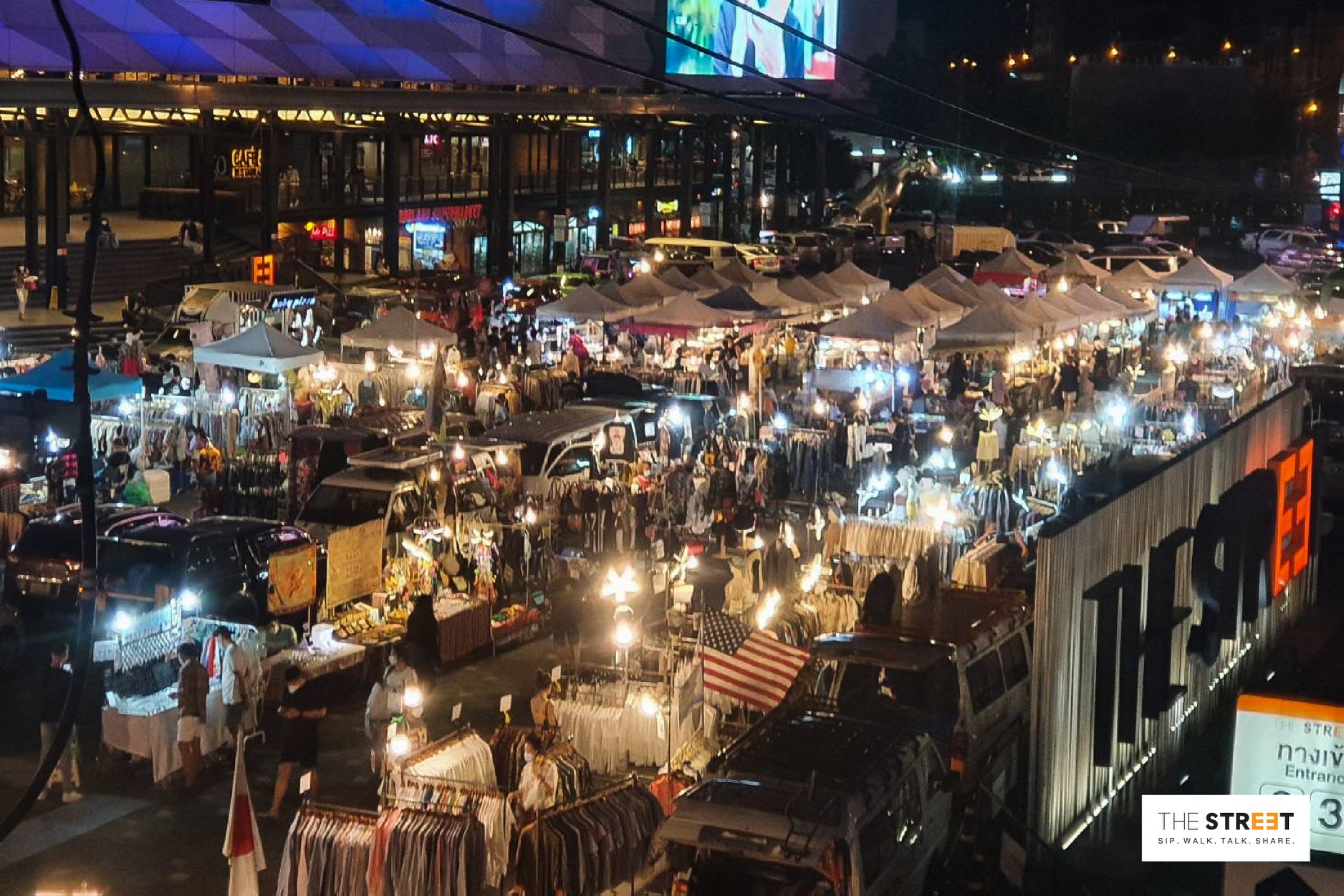 ตอนเย็นมาพบกับบรรยากาศแบบนี้ ที่งาน... - The Street Ratchada