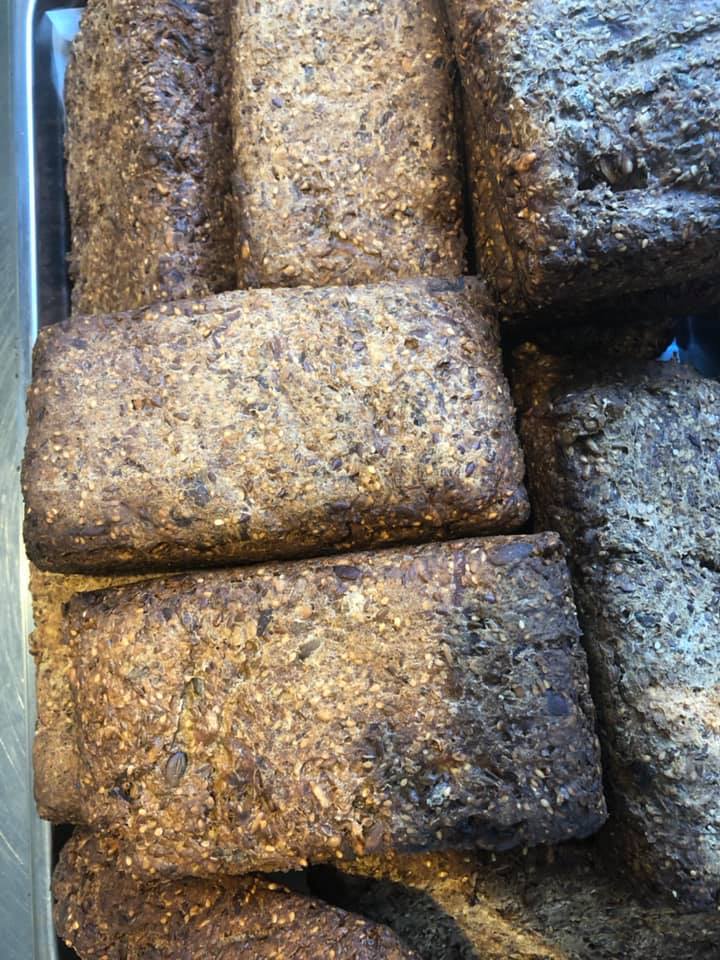 Samsø Brød - FRISKBAGT ØKOLOGISK BRØD👨‍🍳 Brødpakken, frit... | Facebook