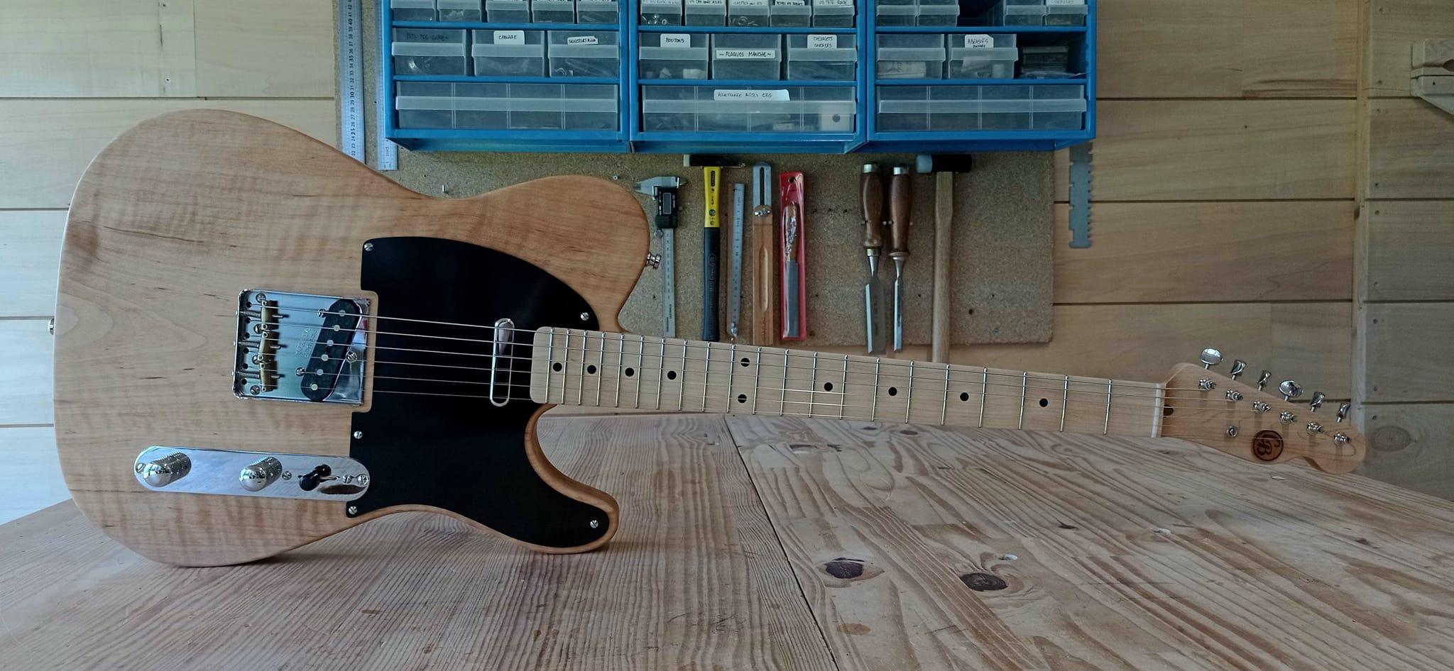 L'eucaster que mon frère m'a... - César Box Custom Guitars | Facebook