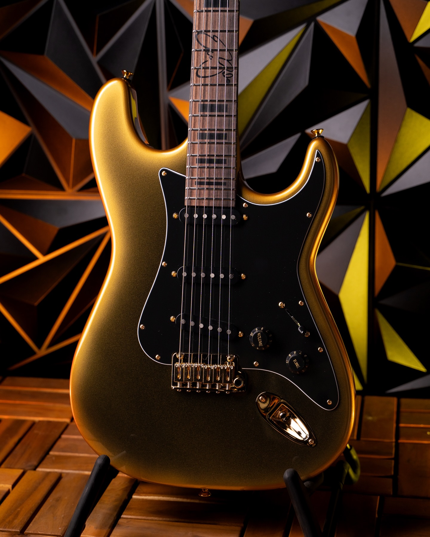 Kiesel - V8X (Vader) Jet black over ash body in a raw tone finish