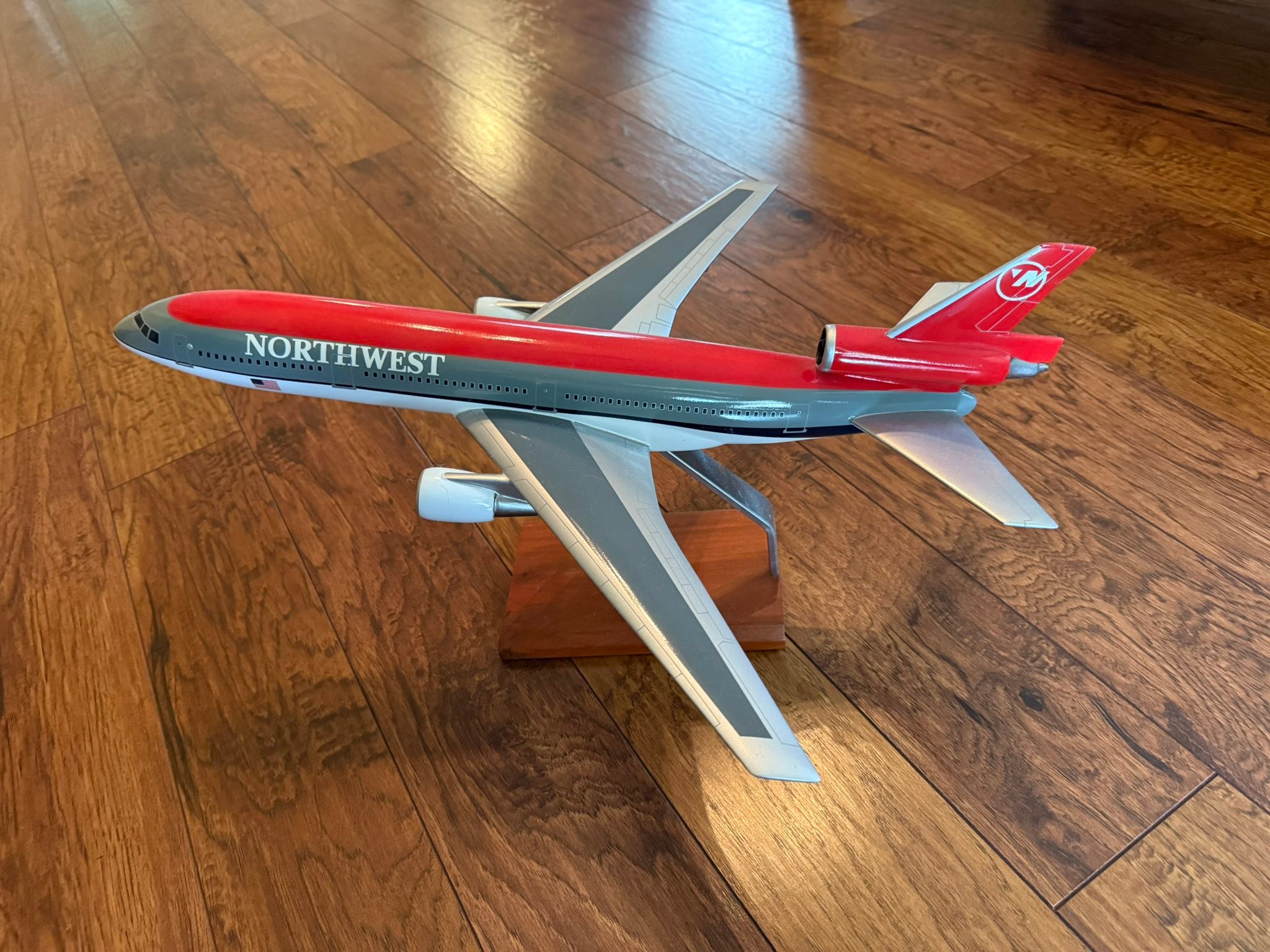 Pacmin 1/100 scale airliner models for sale