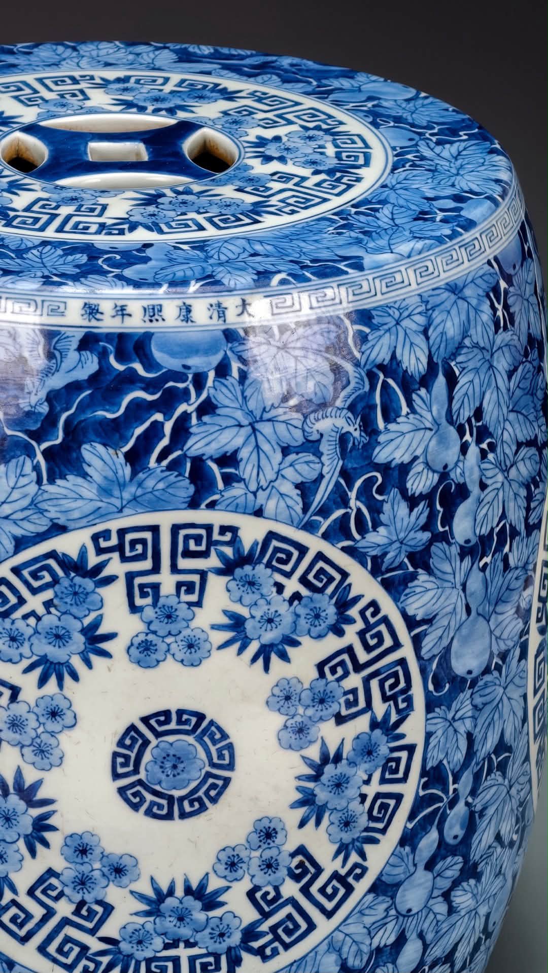 大清乾隆年制青花缠枝莲四面开窗粉彩十二生肖图四方襄器瓶尺寸口直径