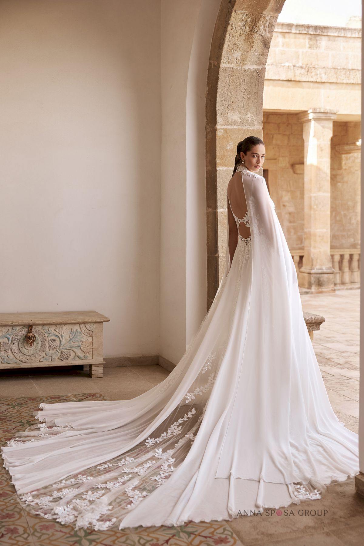At Anna Sposa Group, we are sure that details do matter. And especially when it comes to wedding dresses. Everything should be perfect: from design to the smallest details 😍 https://annasposagroup.com/en/catalog/shleifa