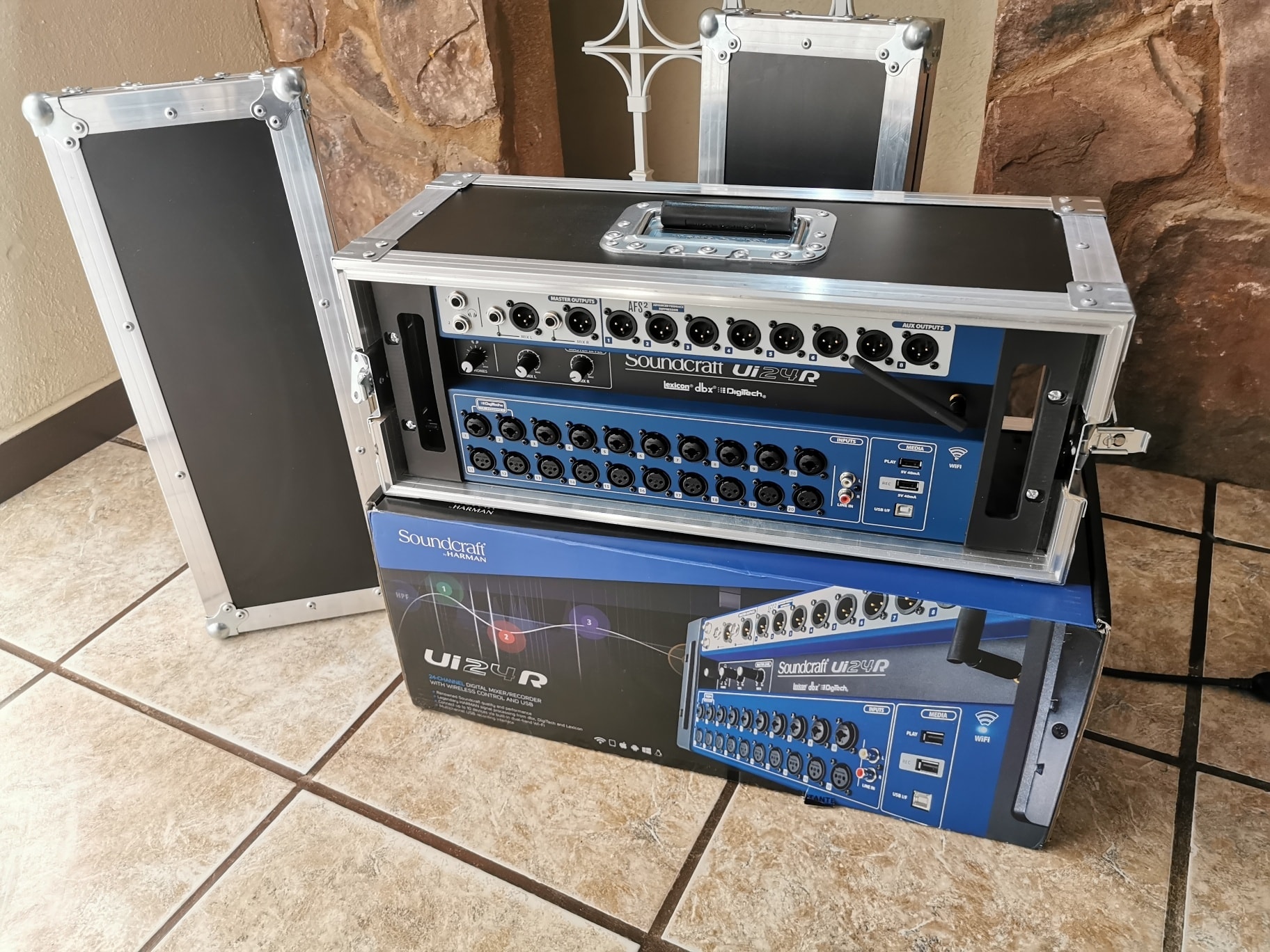 Case para mixer Soundcraft ui24r... - REYNA Cases and Racks | Facebook