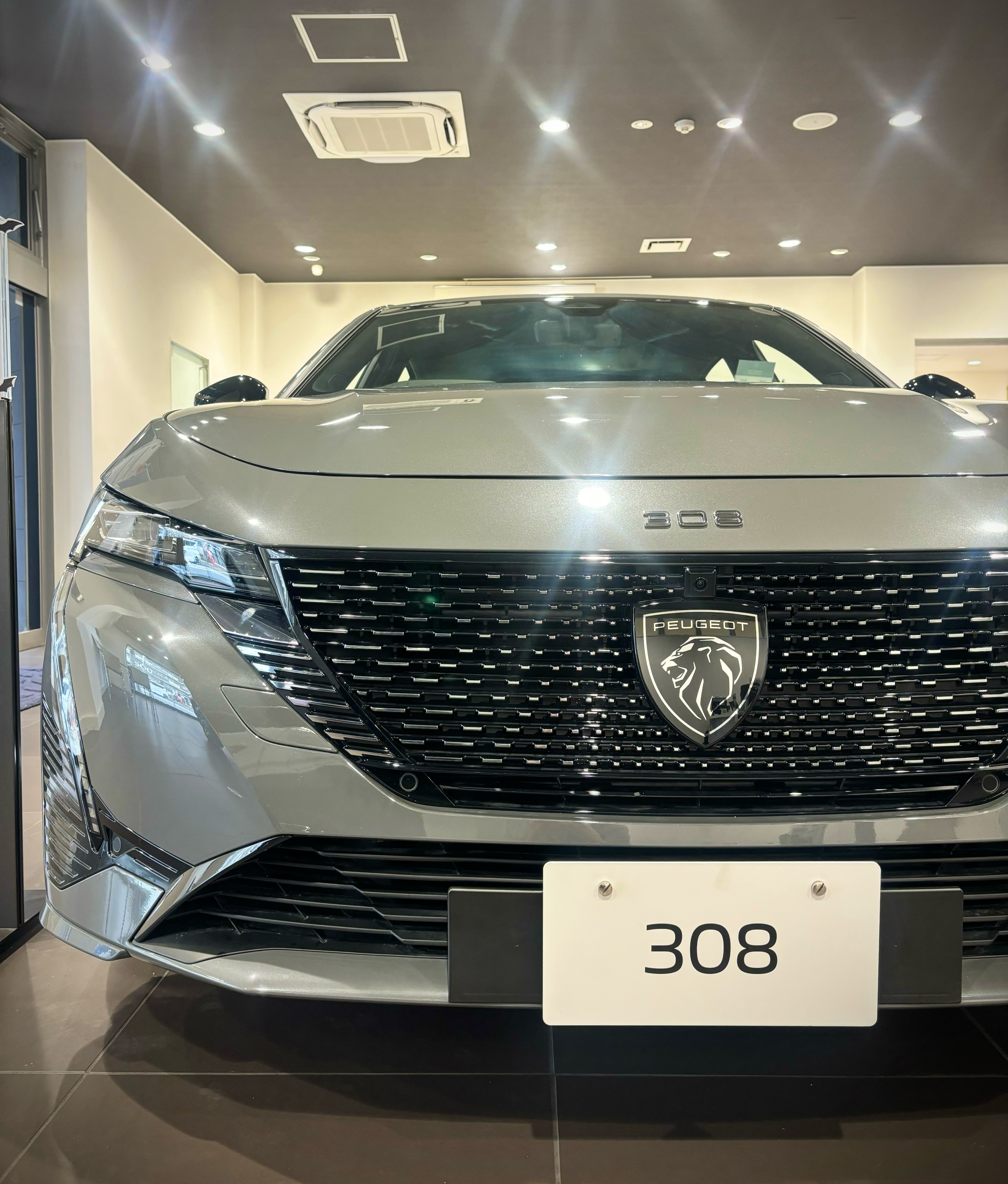 NEW PEUGEOT 208 GT テールランプは横3本、エンブレム類も変更され