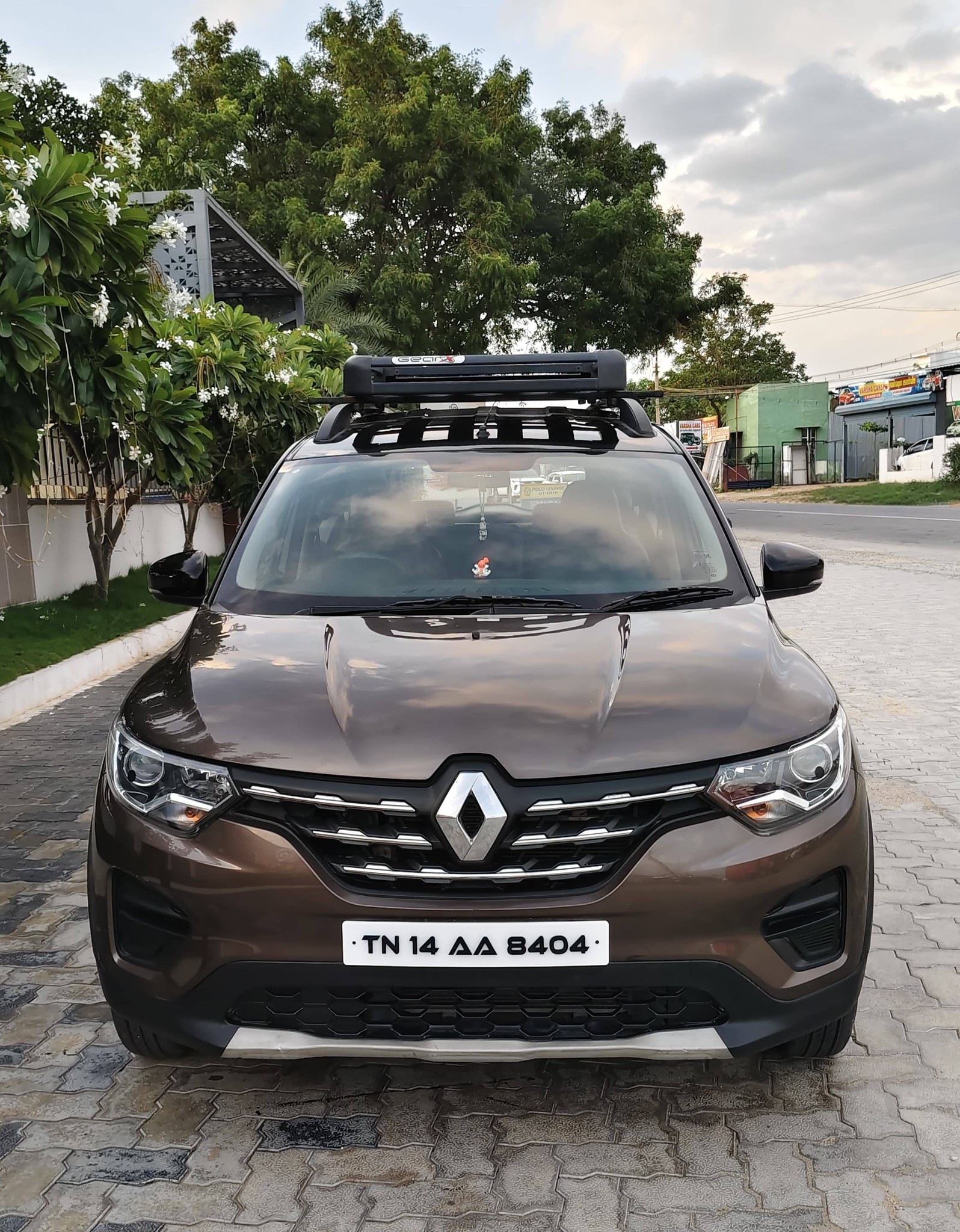 み 2022Model Renault Triber RXT1.0 Petrol 7 seater *Limited edition