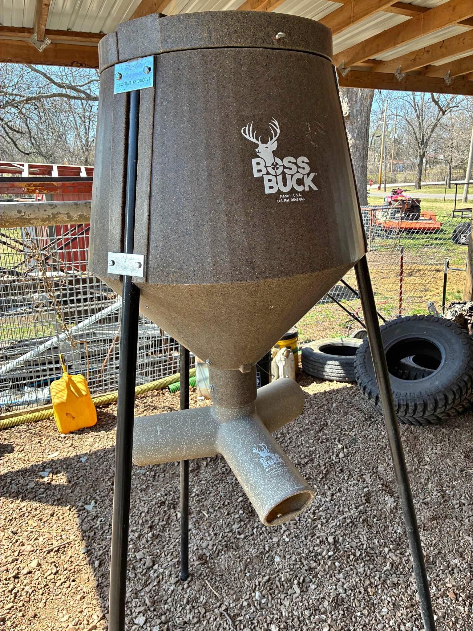 Boss buck deer feeder - Pet Automatic Feeders - Oswego, Kansas