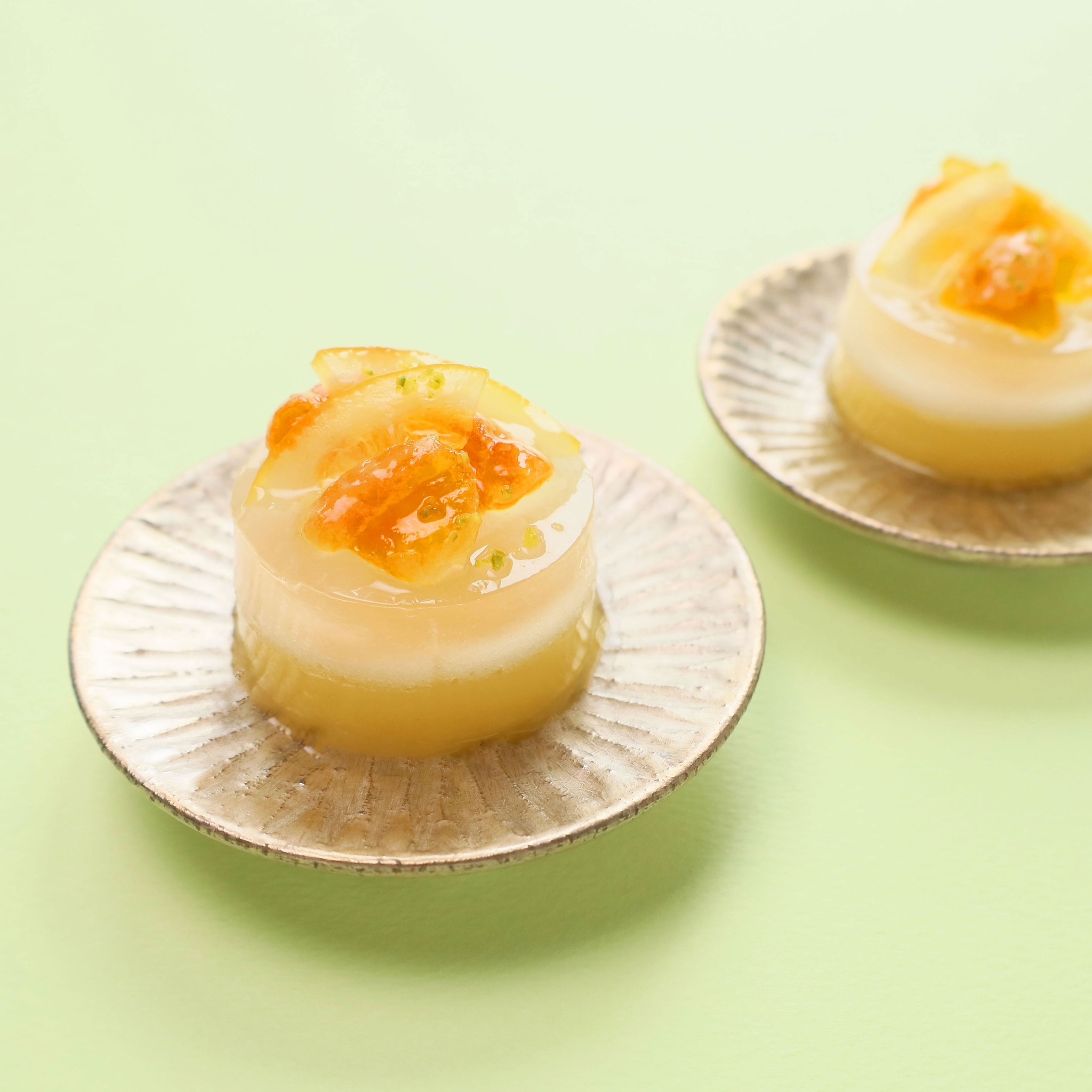 季節の生菓子 / 水牡丹 花の王様の意で、「花王」とも呼ばれる 