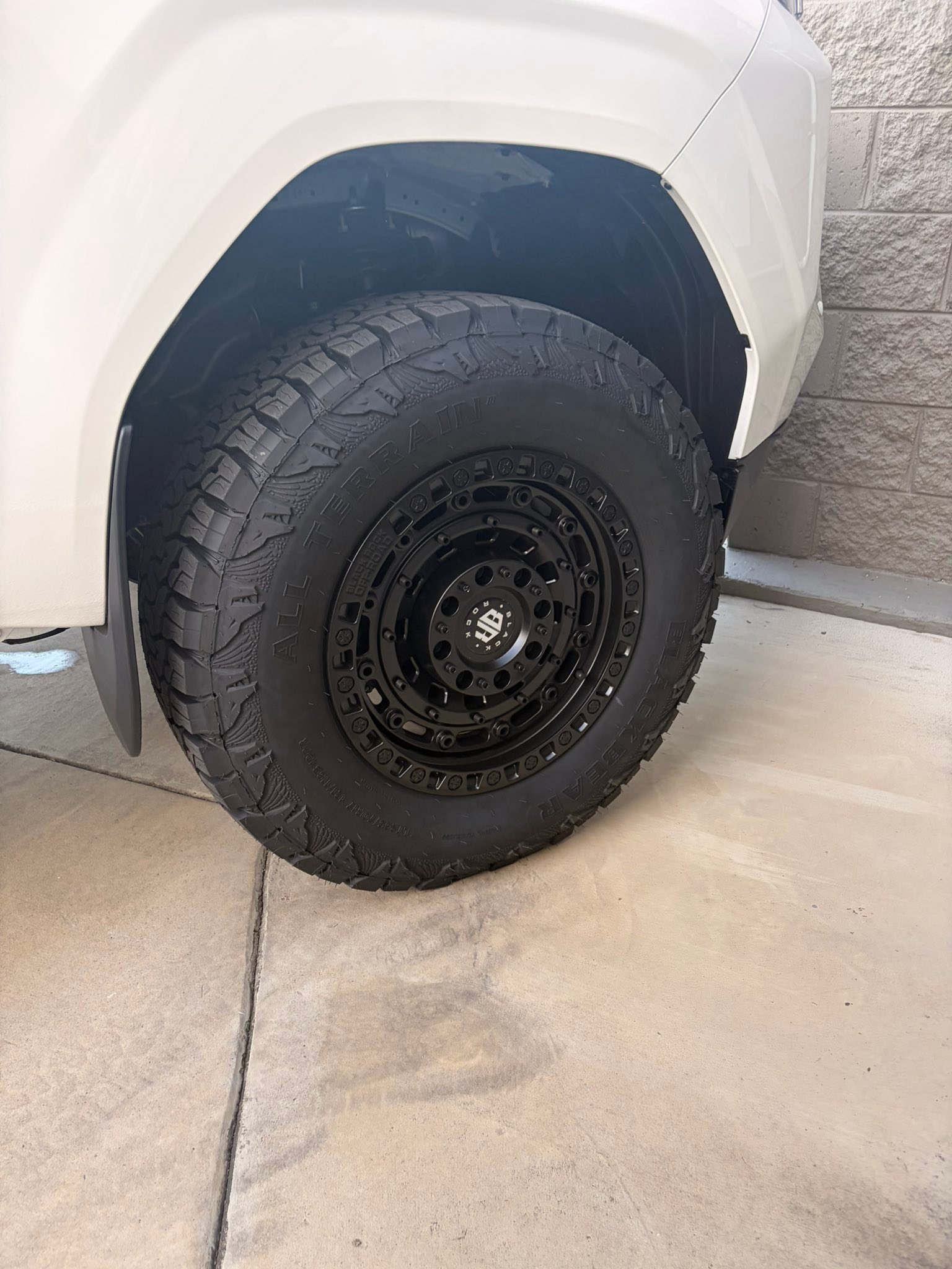 Black rock military wheels on Toyota Hilux
