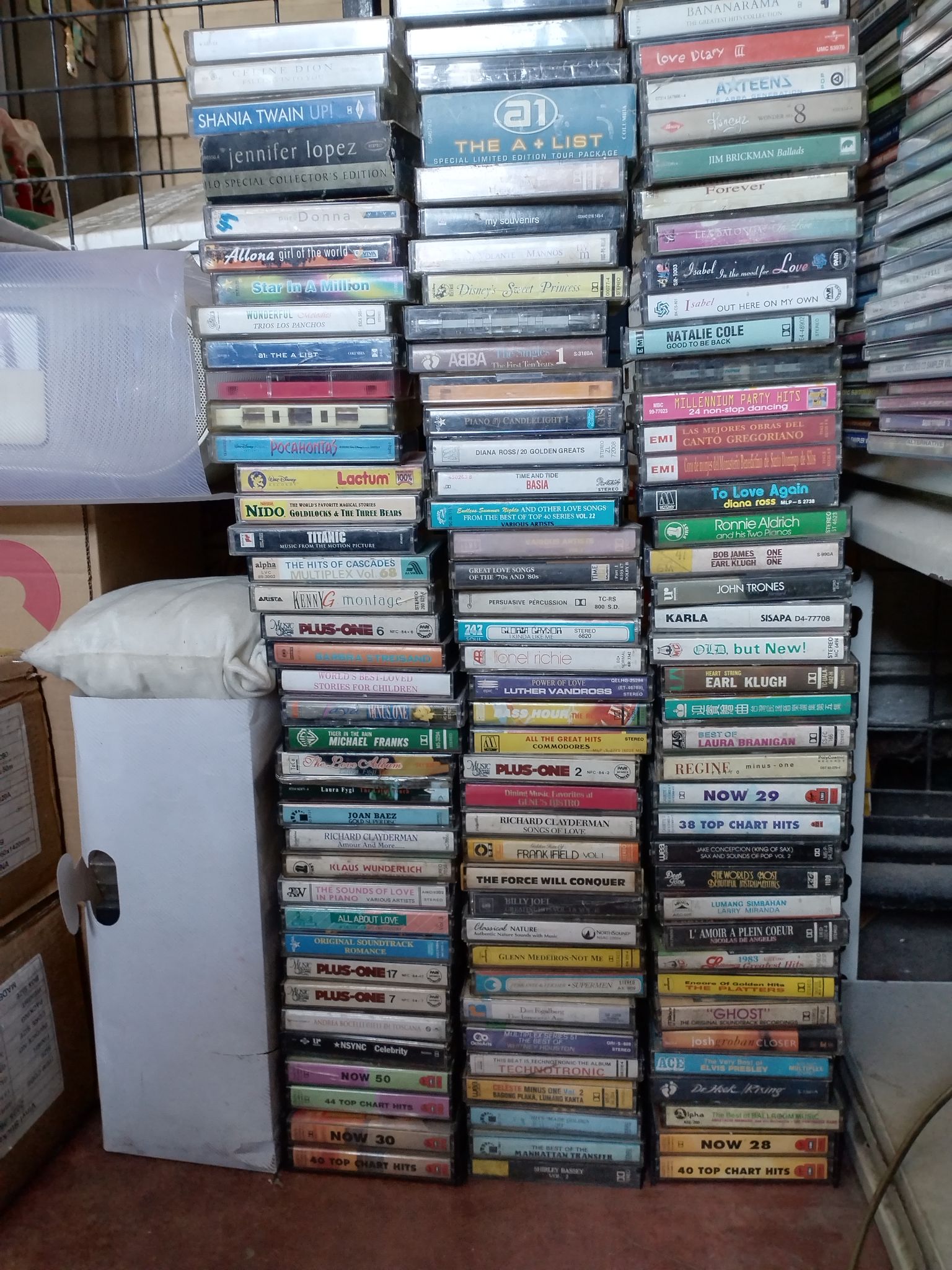 100+ cassette take all 3k only BARANAKAPIN SHANIA TWAIN UPI