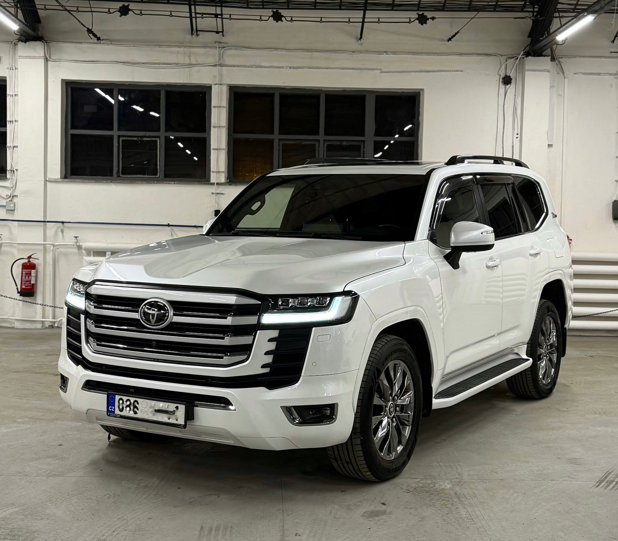 For sale: TOYOTA LAND CRUISER 300 3.3 Diesel, 2022, 50,000 km.