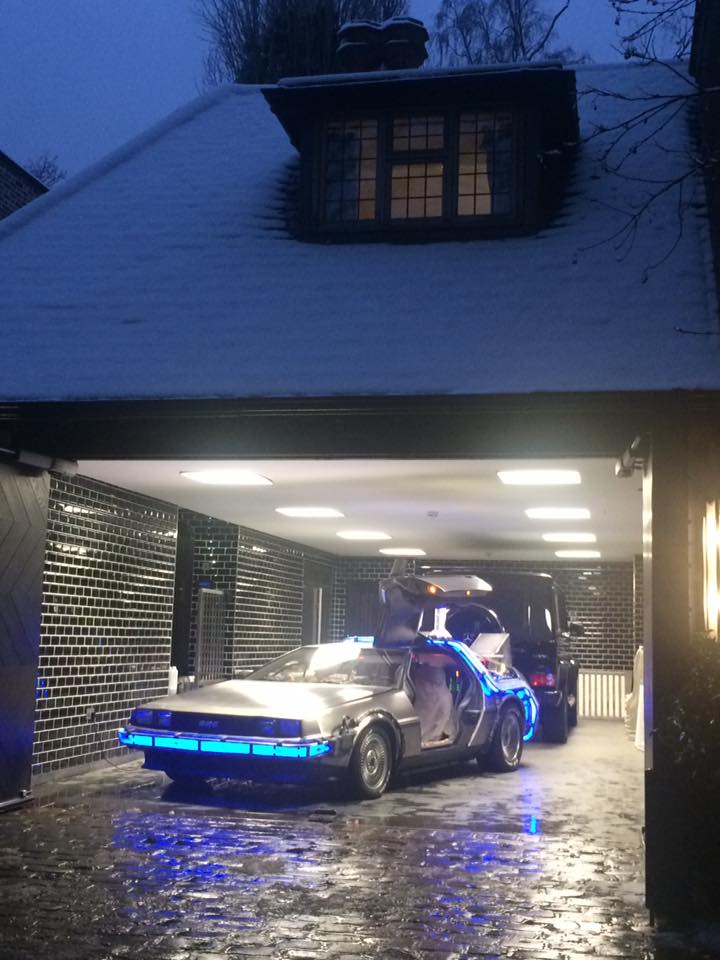 Delorean Time Machine Garage | Deal