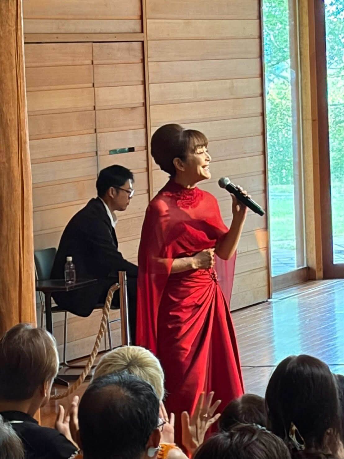 岩崎宏美 - 歌怪獣❗️島津亜矢さんと。世界デビューも果たされました