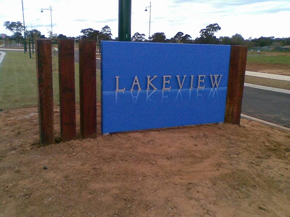 McIntosh Signs - The new entrance sign for Lakeview Estate...