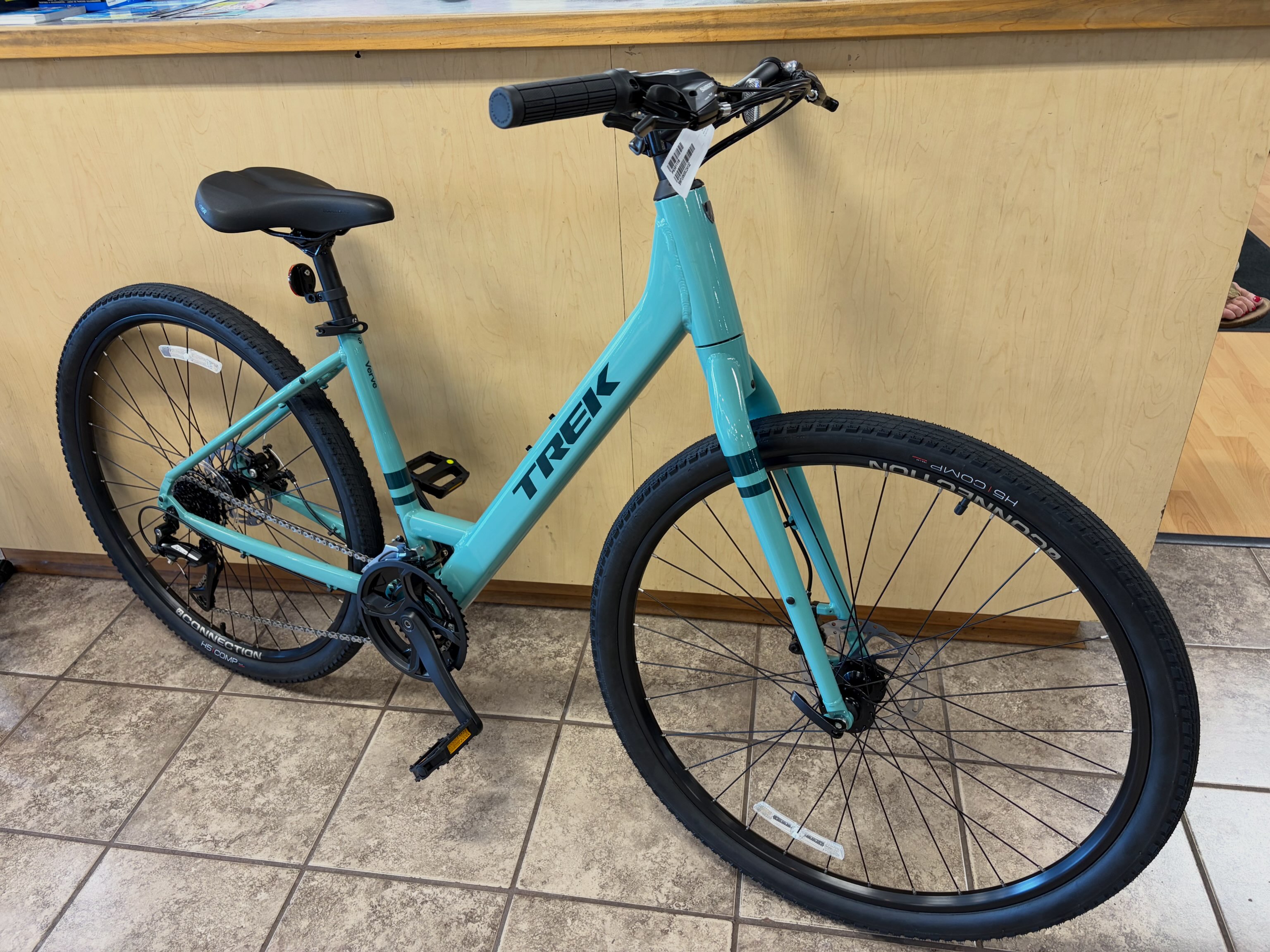 trek comfort hybrid bicycle Verve 2 Disc Lowstep Gen 4 The bikes frame is made of Alpha Gold Aluminum Explore Trek hybrid bikes for