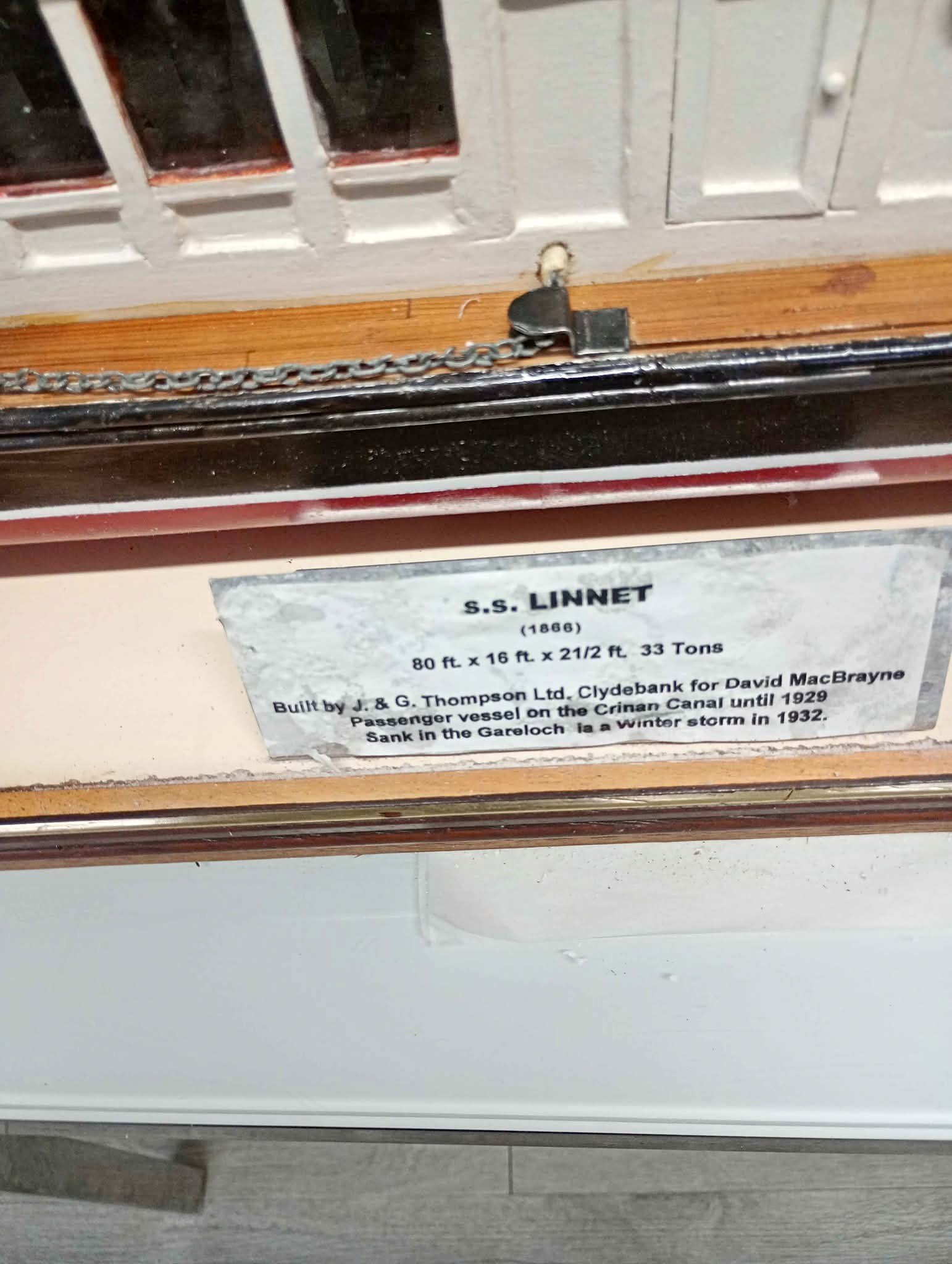 LARGE GLASS CASED MODEL OF THE SS LINNET - Nautical & Maritime ...